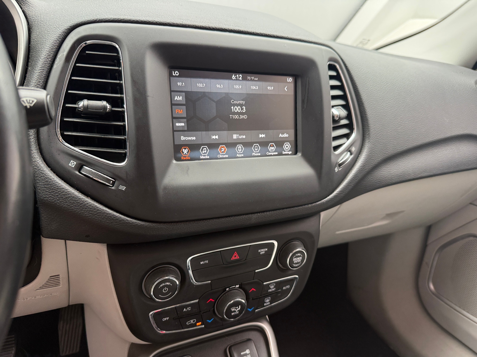 Thumbnail: 2019 Jeep Compass - 3