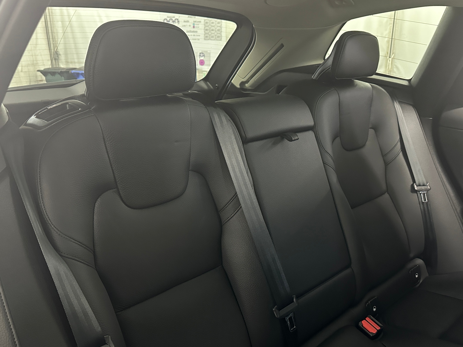 Thumbnail: 2022 Volvo XC60 - 6
