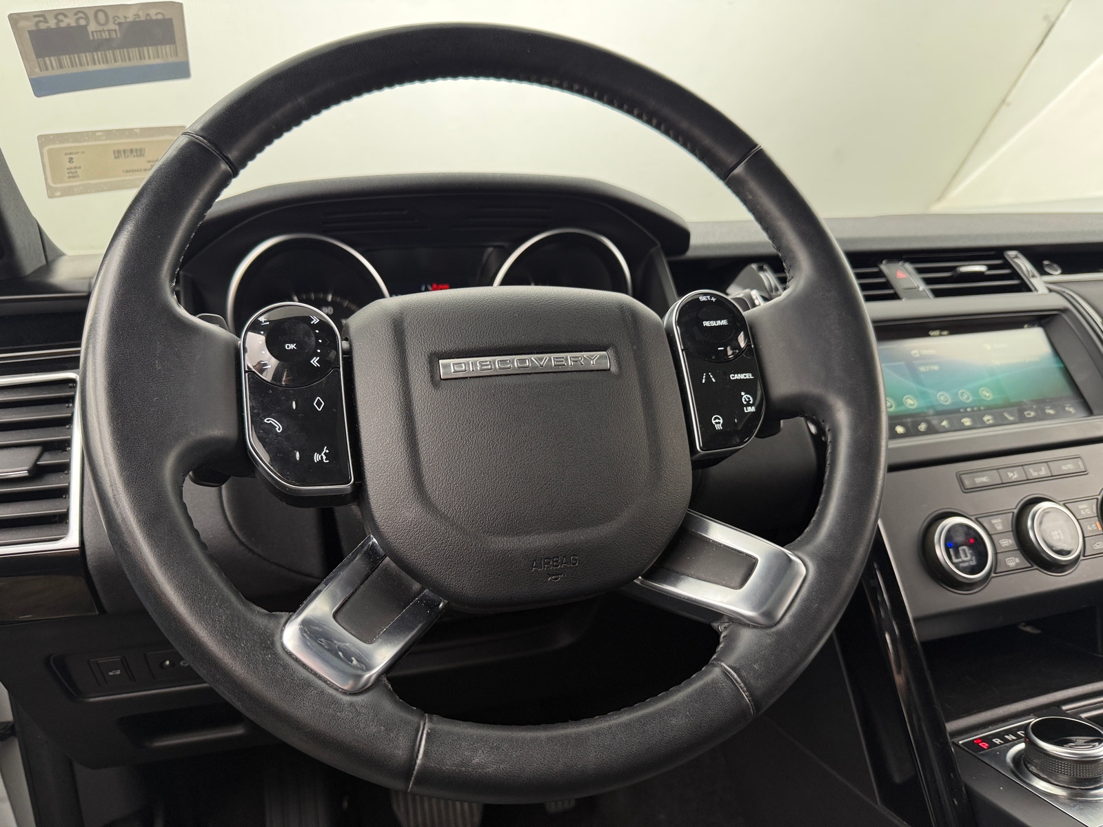 Thumbnail: 2020 Land Rover Discovery - 4