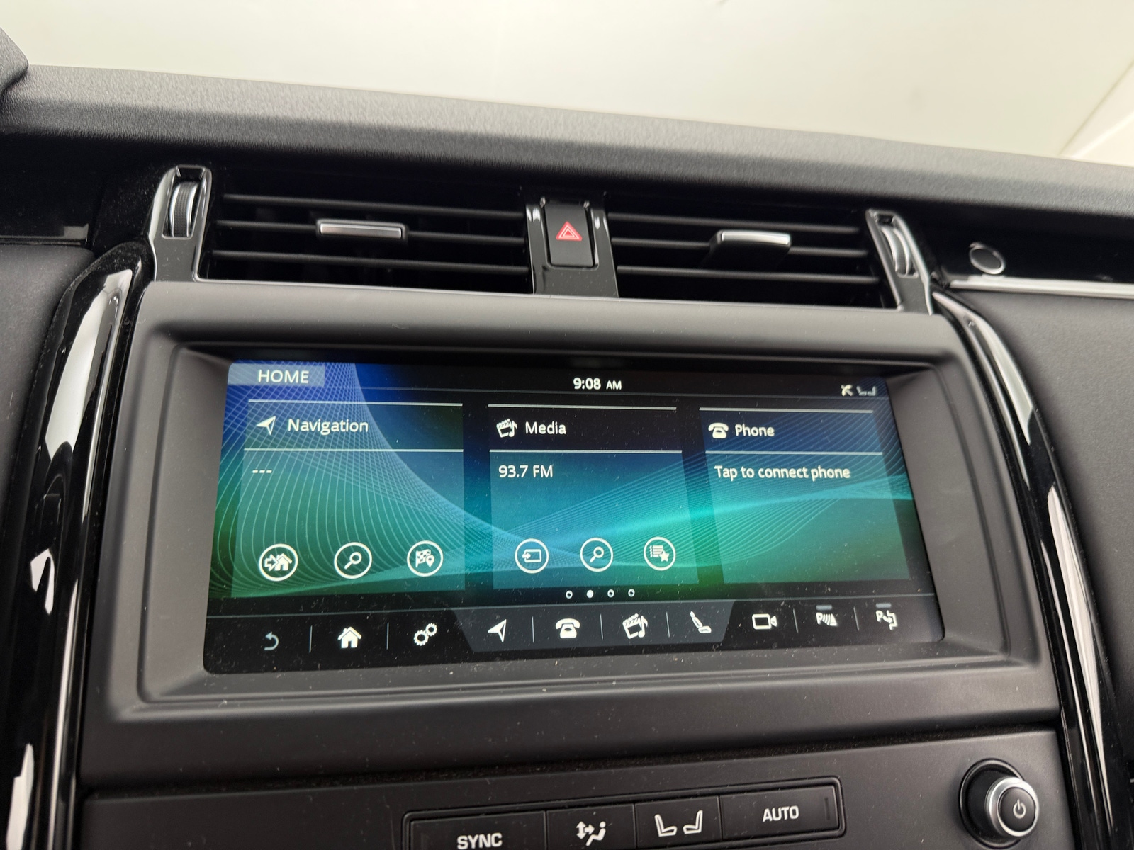 Thumbnail: 2020 Land Rover Discovery - 3