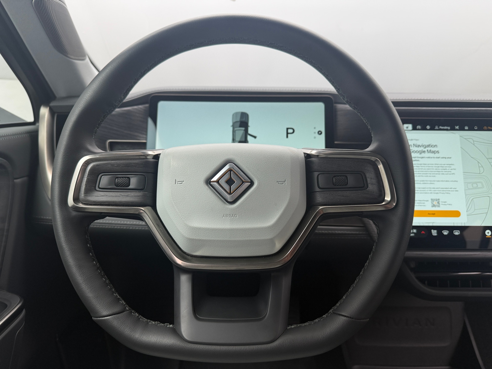 Thumbnail: 2025 Rivian R1S - 4