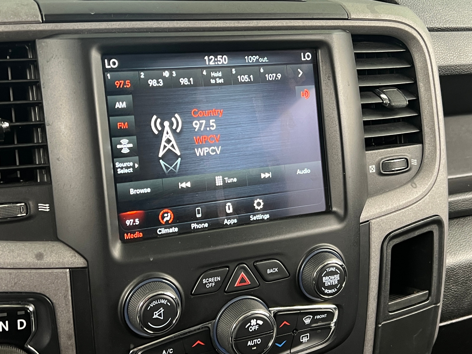 Thumbnail: 2021 RAM 1500 Classic - 4