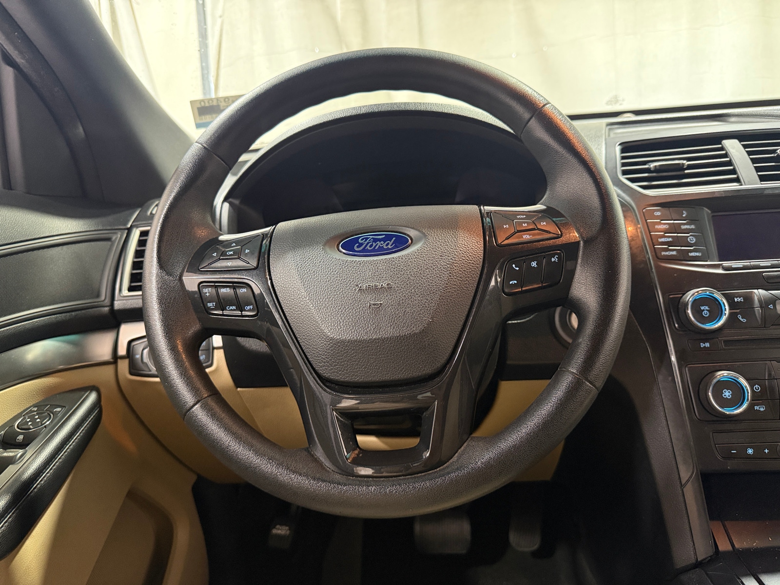 Thumbnail: 2016 Ford Explorer - 5