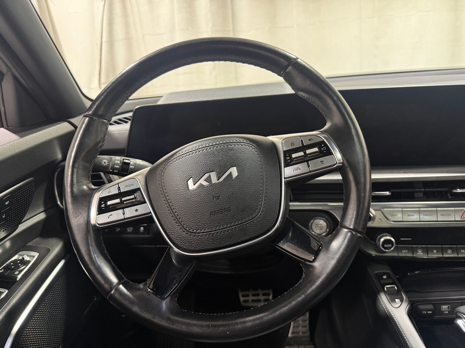 Thumbnail: 2023 Kia Telluride - 4
