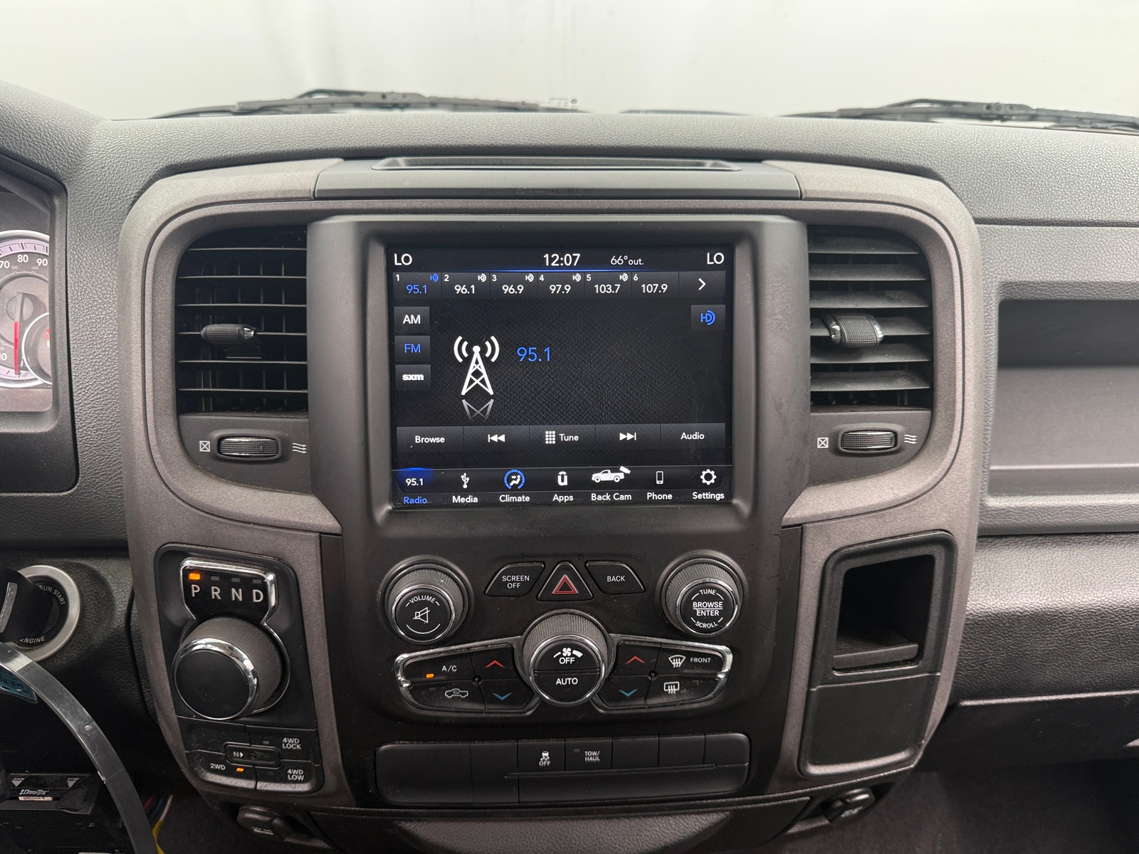 Thumbnail: 2019 RAM 1500 Classic - 4