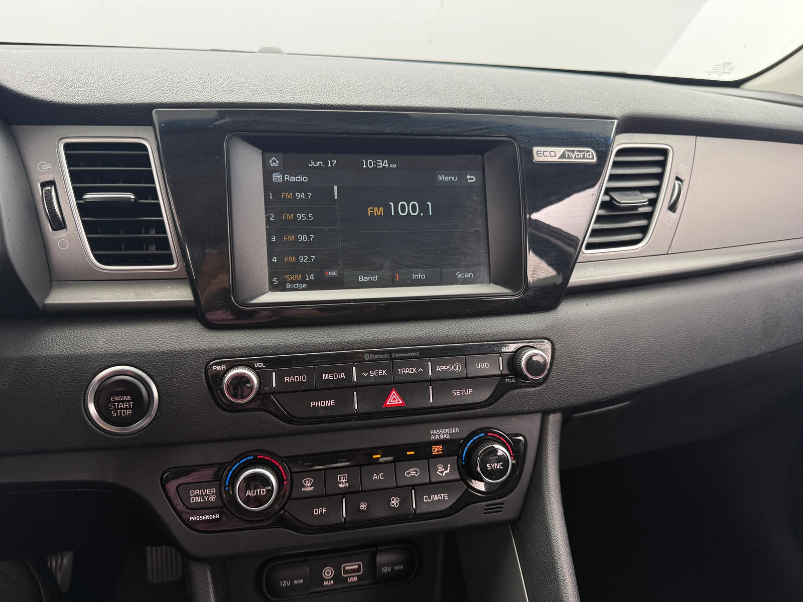 Thumbnail: 2019 Kia Niro - 4