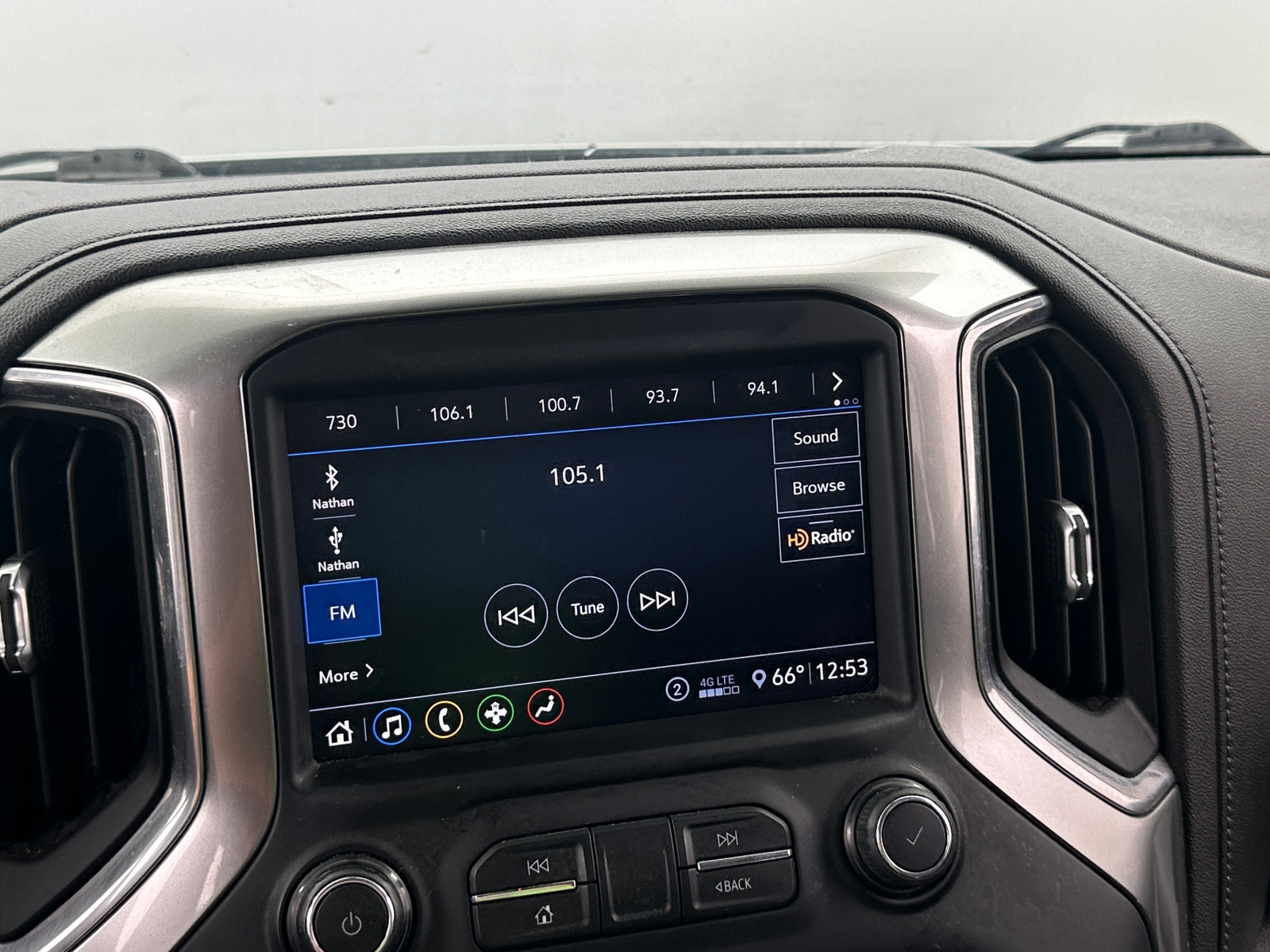 Thumbnail: 2020 Chevrolet Silverado 1500 - 4