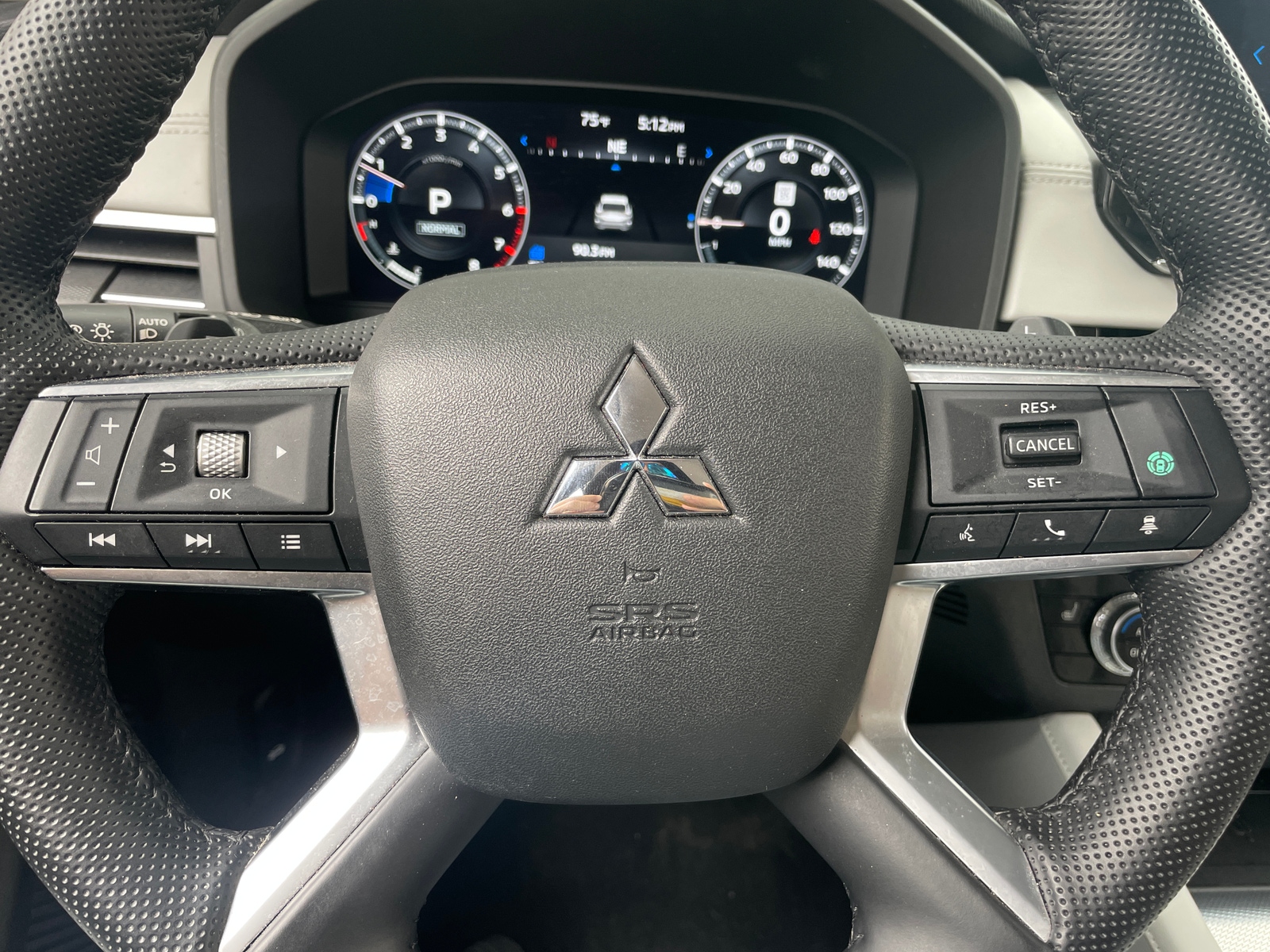 Thumbnail: 2023 Mitsubishi Outlander - 4