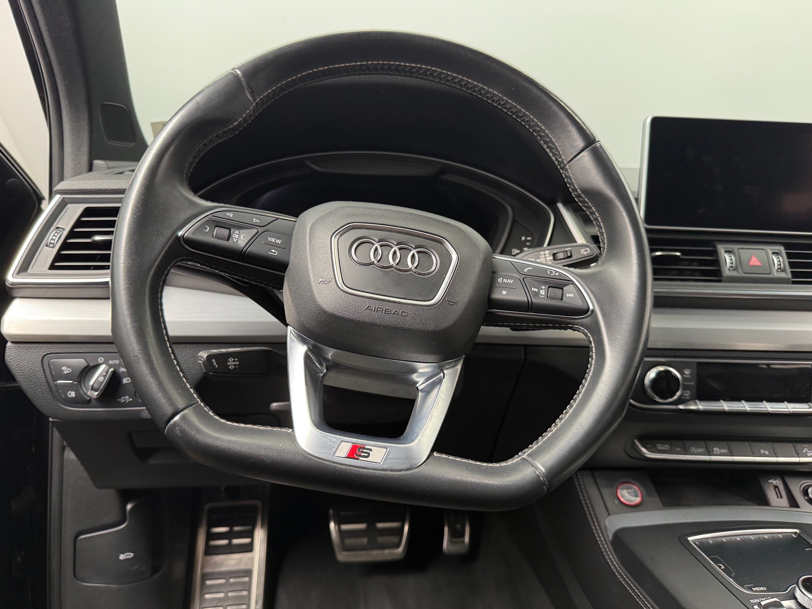 Thumbnail: 2020 Audi SQ5 - 4