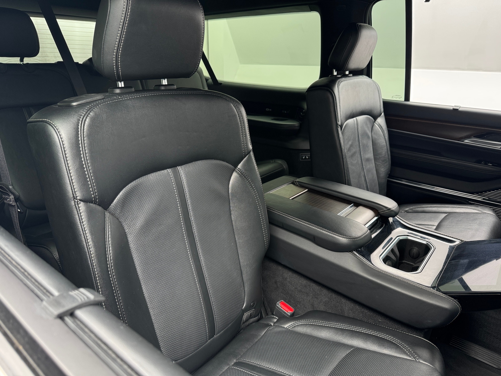 Thumbnail: 2024 Jeep Grand Wagoneer L - 5