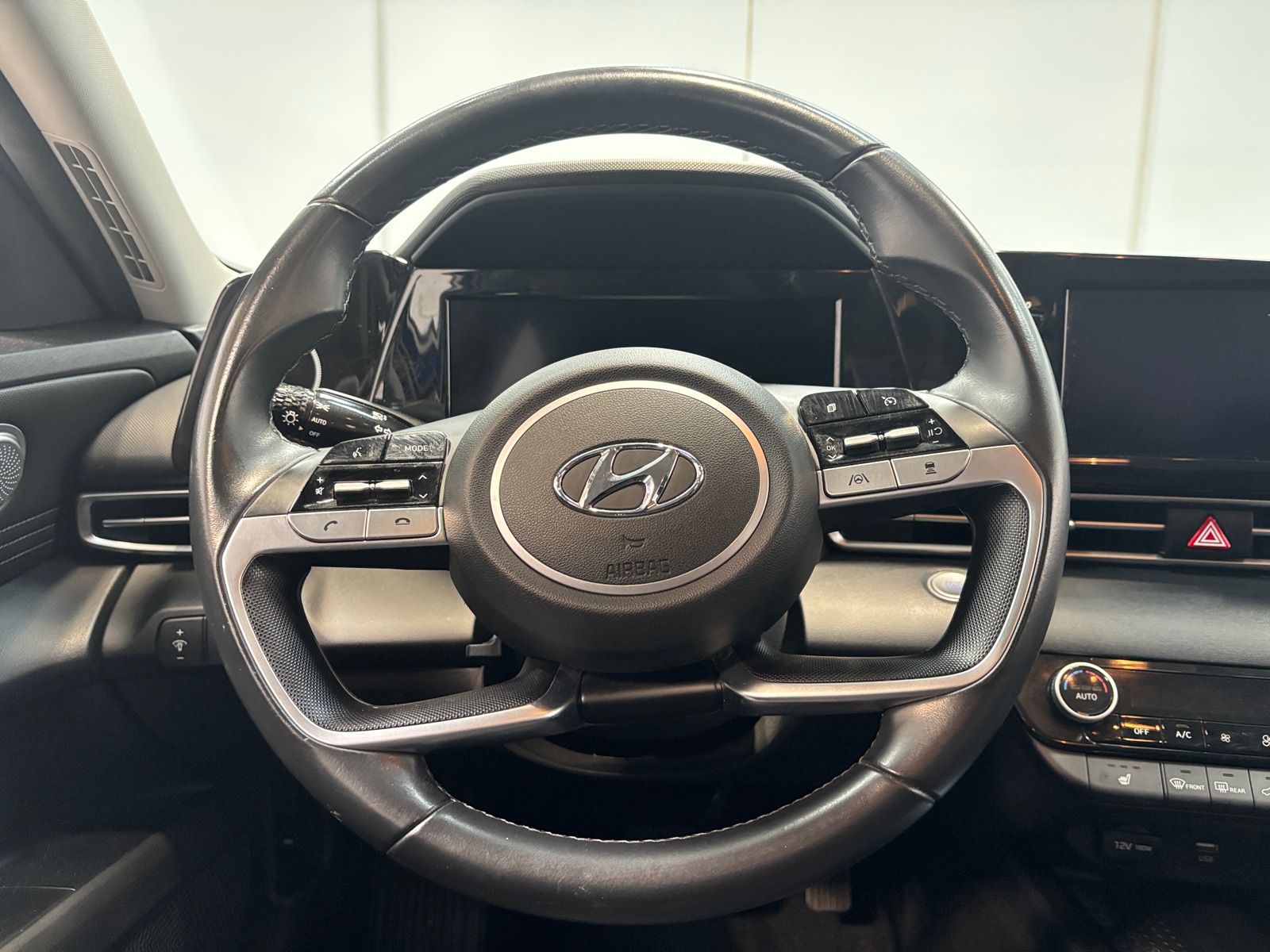 Thumbnail: 2022 Hyundai Elantra - 5