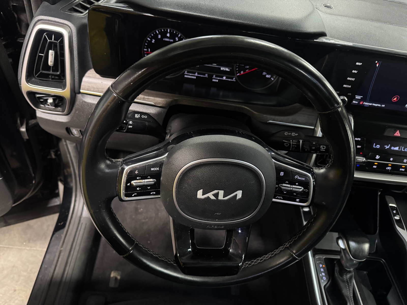 Thumbnail: 2022 Kia Sorento - 4