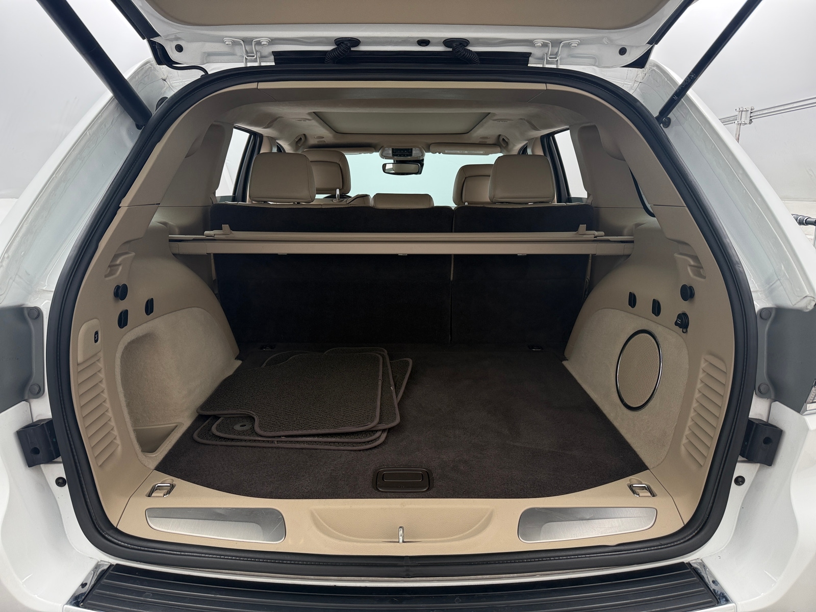 Thumbnail: 2020 Jeep Grand Cherokee - 6