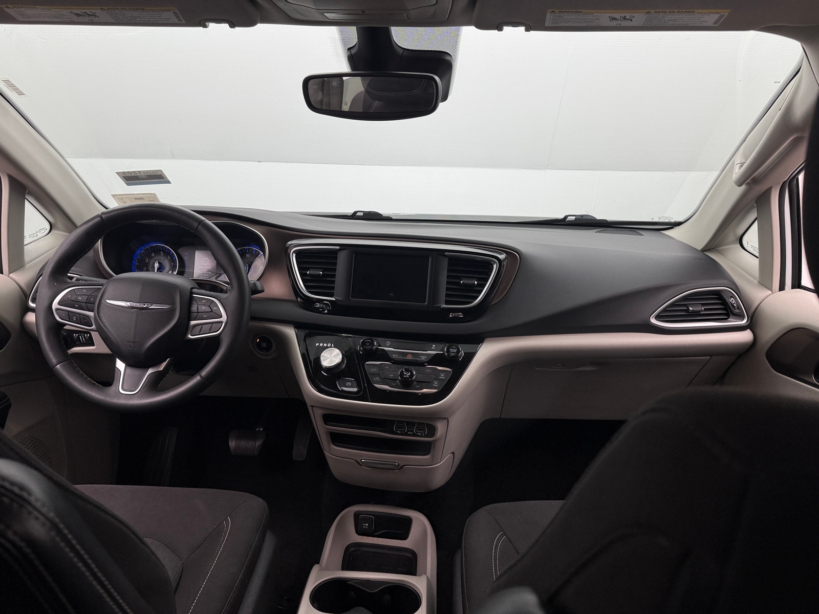 Thumbnail: 2023 Chrysler Voyager - 3