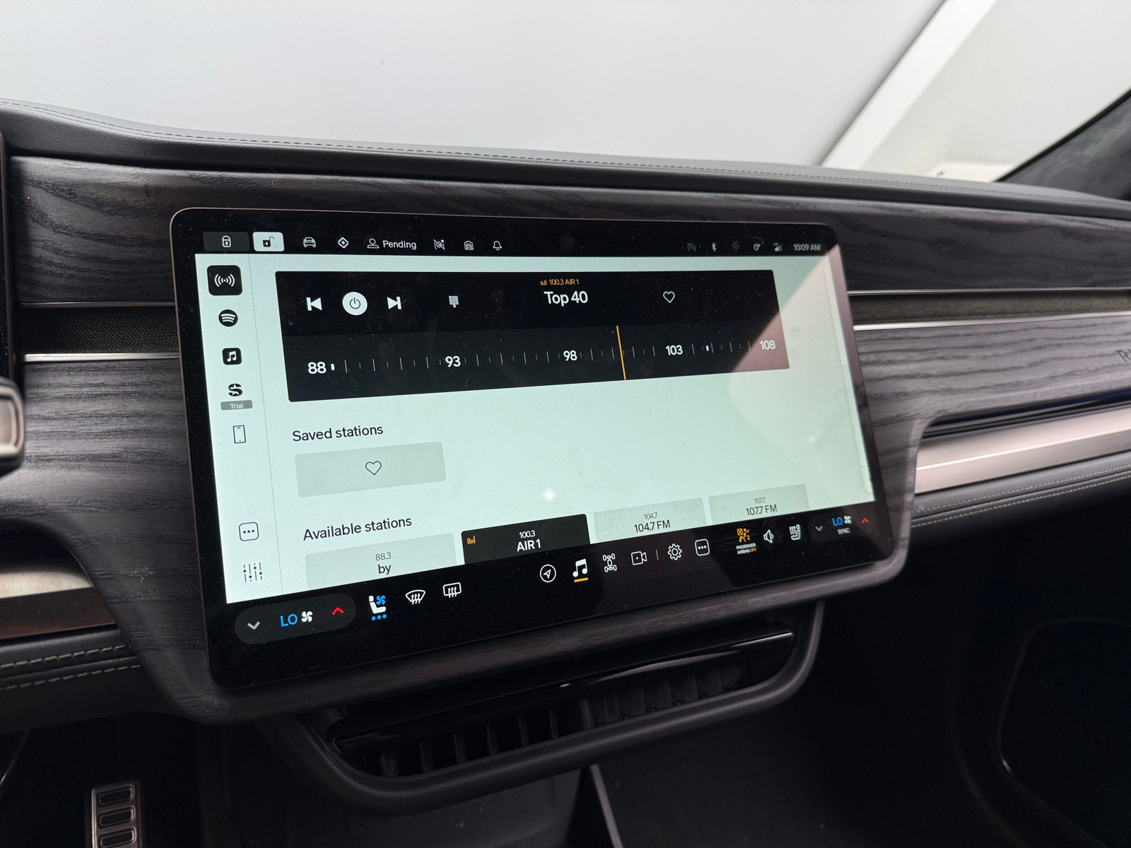 Thumbnail: 2023 Rivian R1S - 3