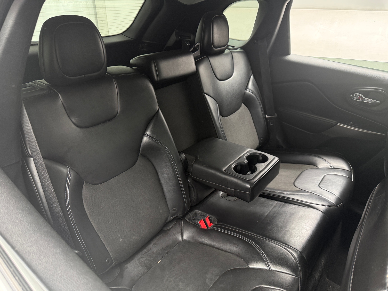 Thumbnail: 2019 Jeep Cherokee - 6