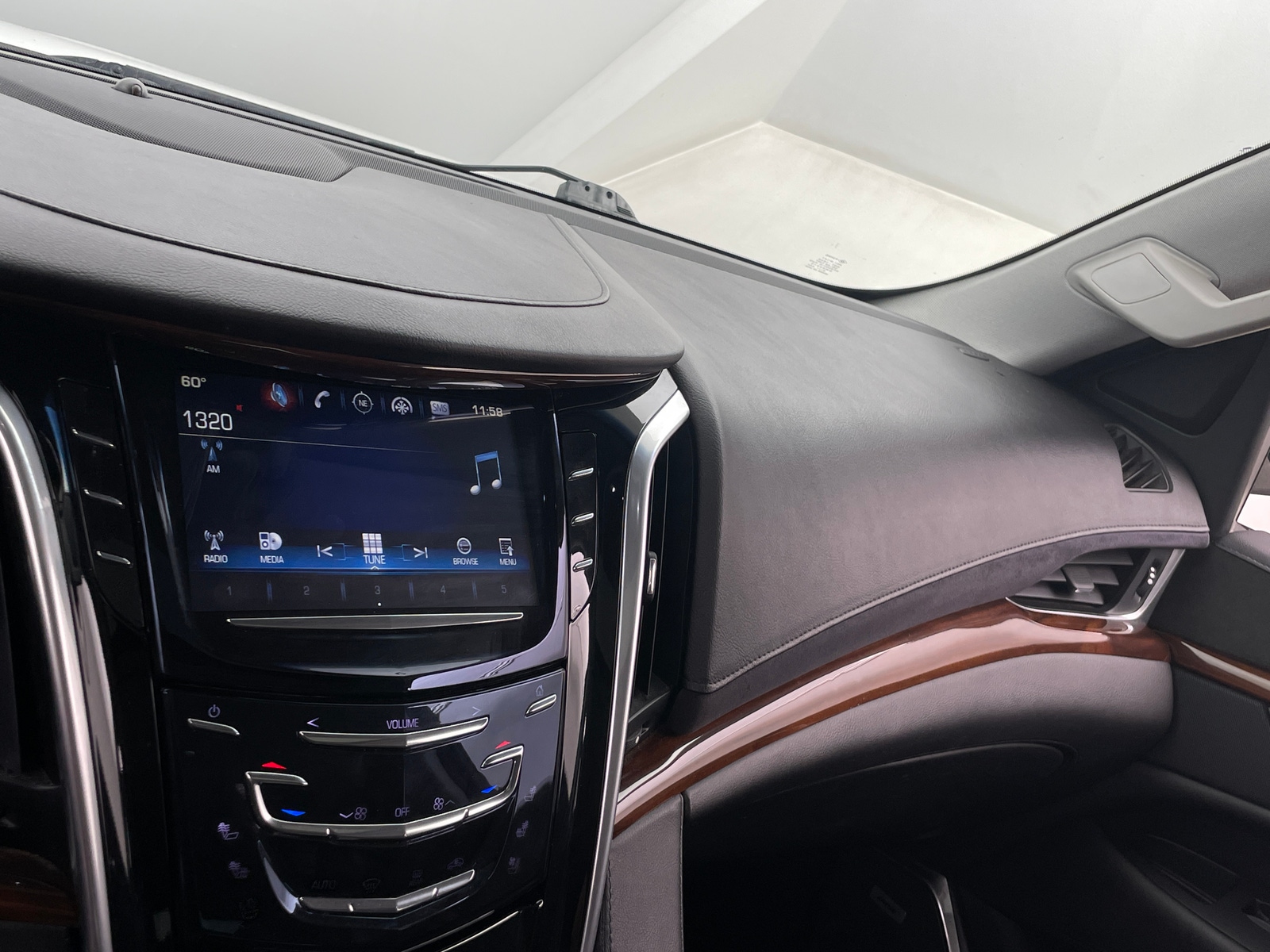Thumbnail: 2019 Cadillac Escalade - 3