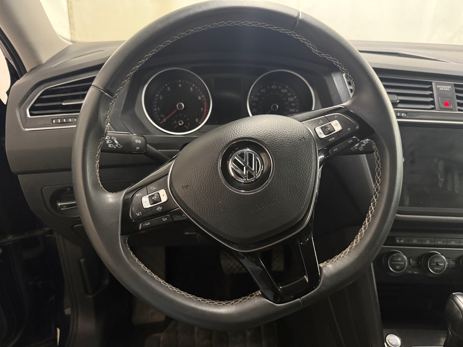 Thumbnail: 2021 Volkswagen Tiguan - 4