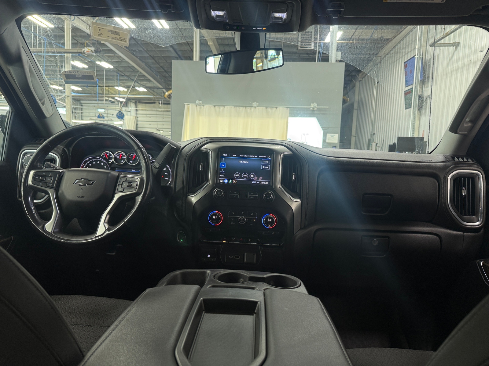 Thumbnail: 2020 Chevrolet Silverado 1500 - 3