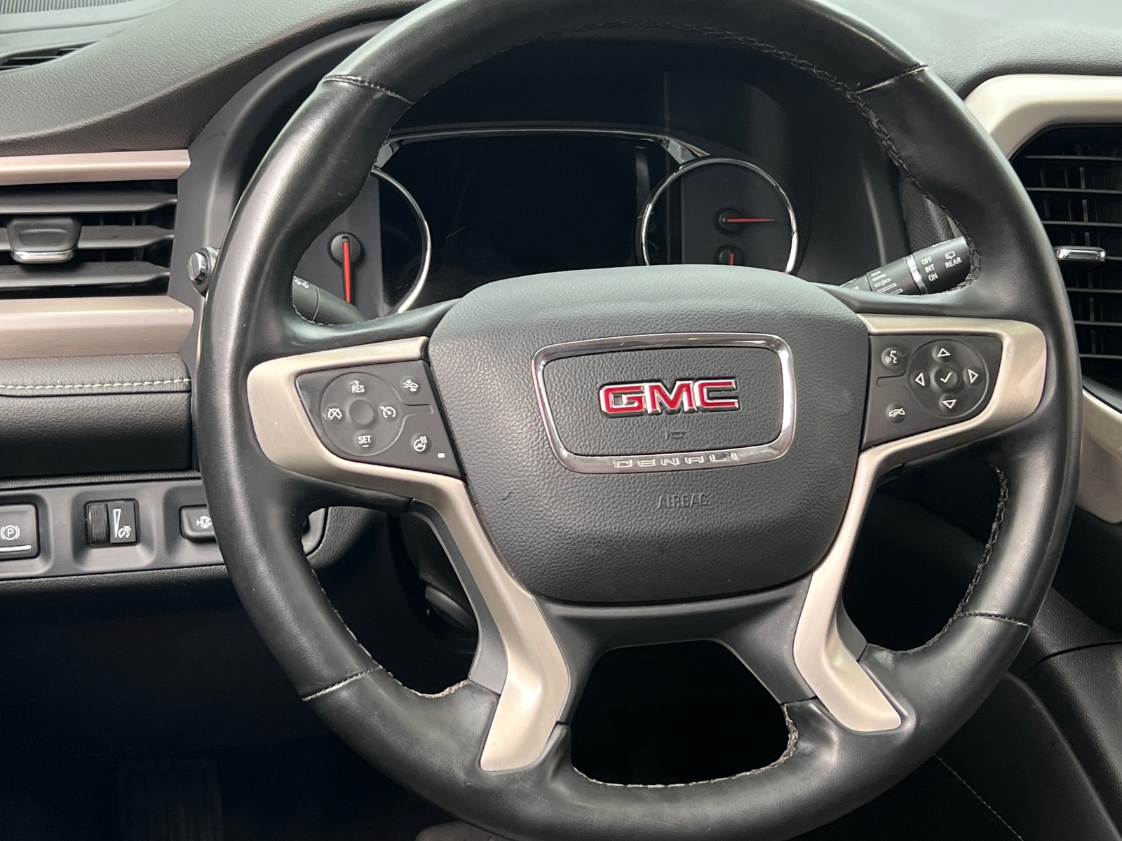 Thumbnail: 2023 GMC Acadia - 4