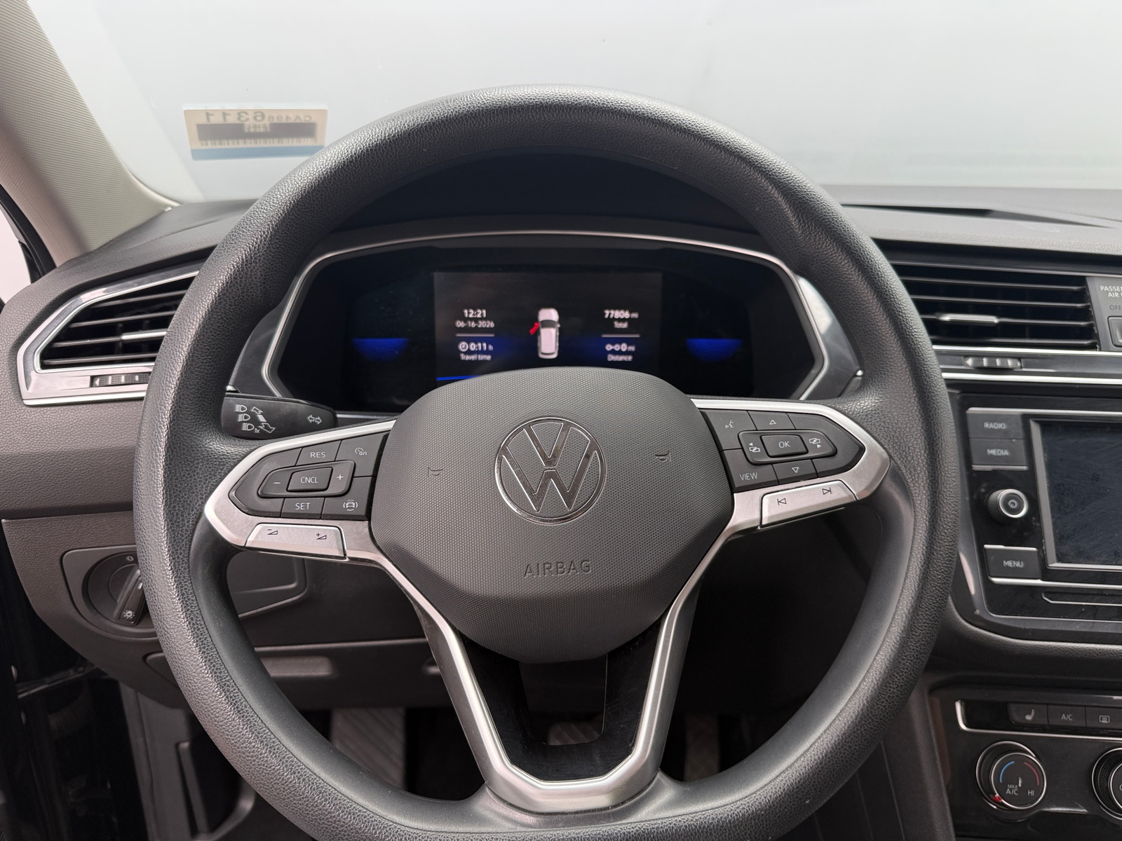 Thumbnail: 2022 Volkswagen Tiguan - 5