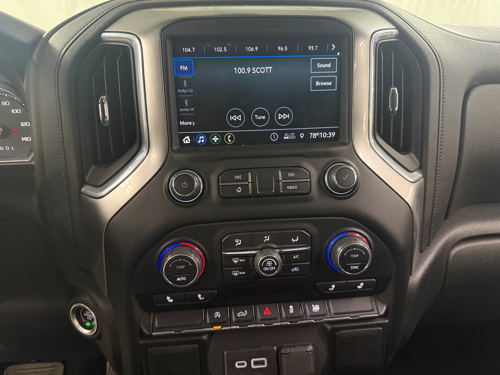 Thumbnail: 2022 Chevrolet Silverado 1500 - 4