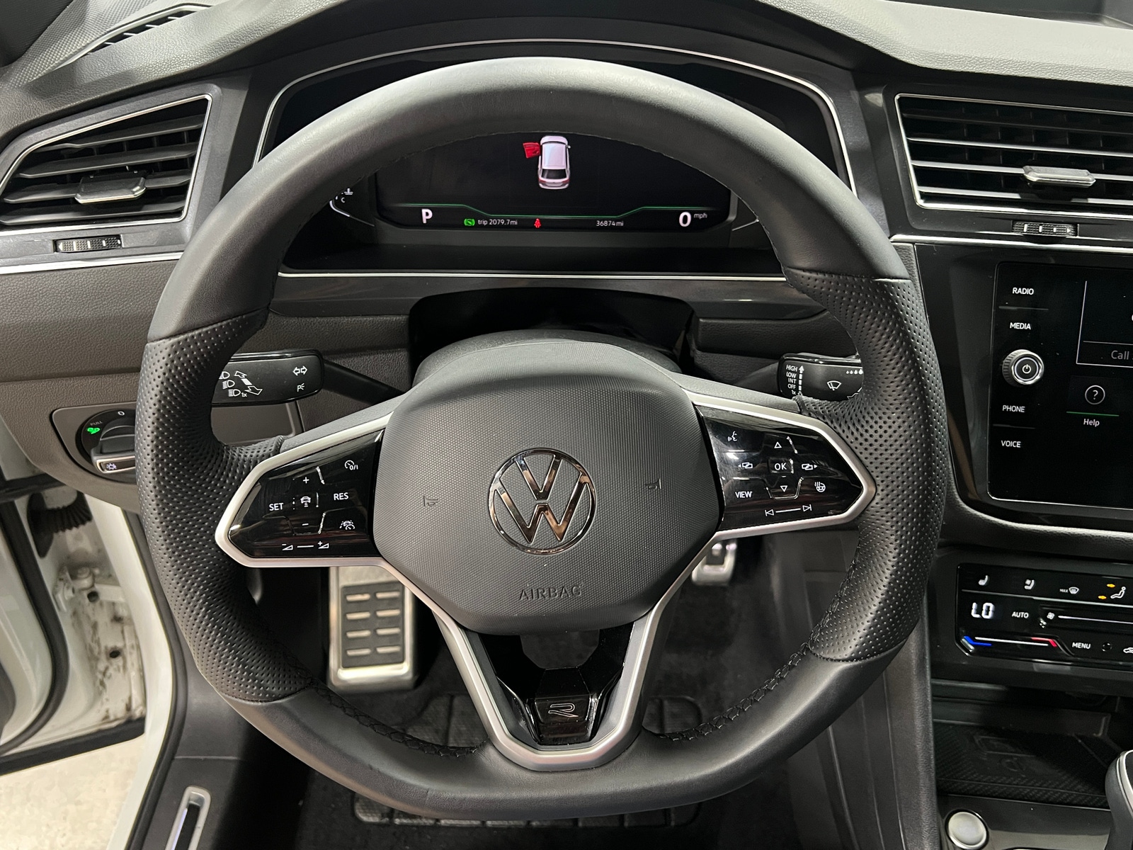 Thumbnail: 2022 Volkswagen Tiguan - 4