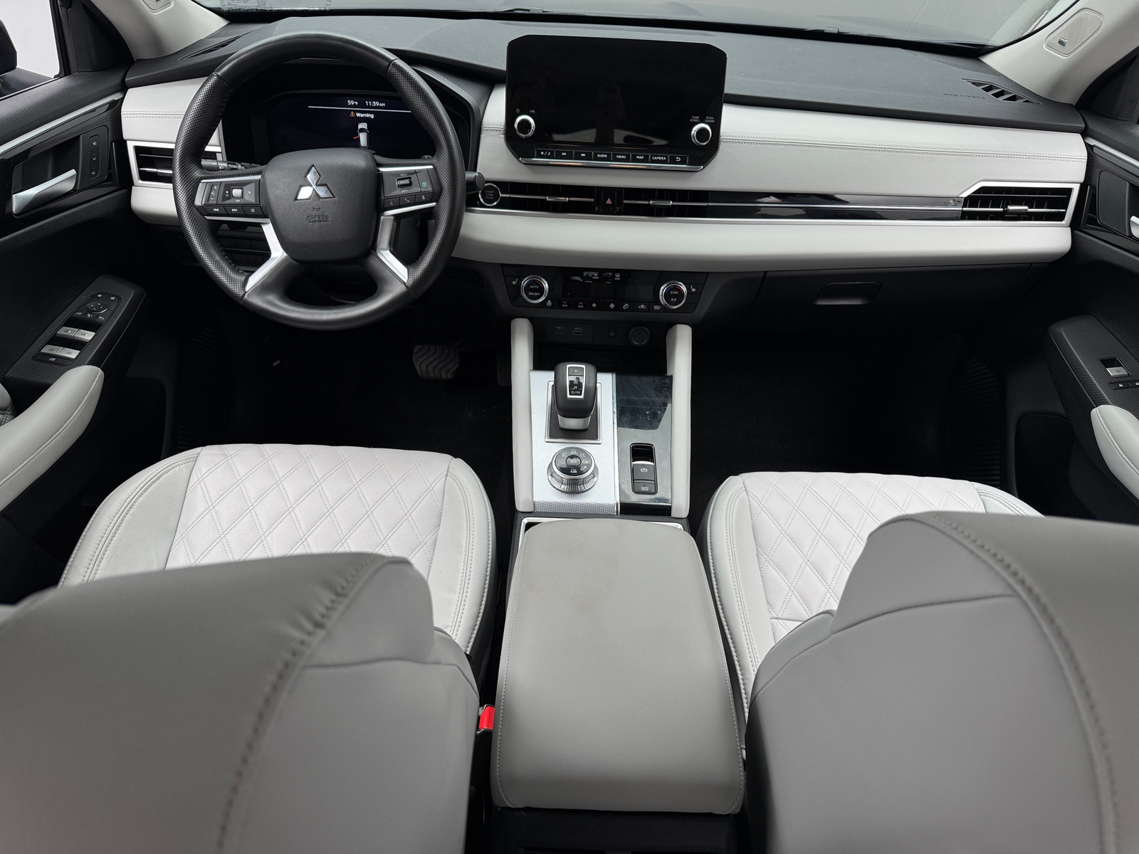 Thumbnail: 2024 Mitsubishi Outlander - 2