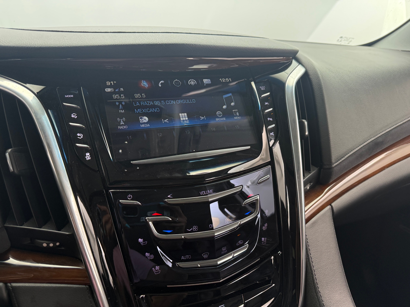 Thumbnail: 2019 Cadillac Escalade - 3