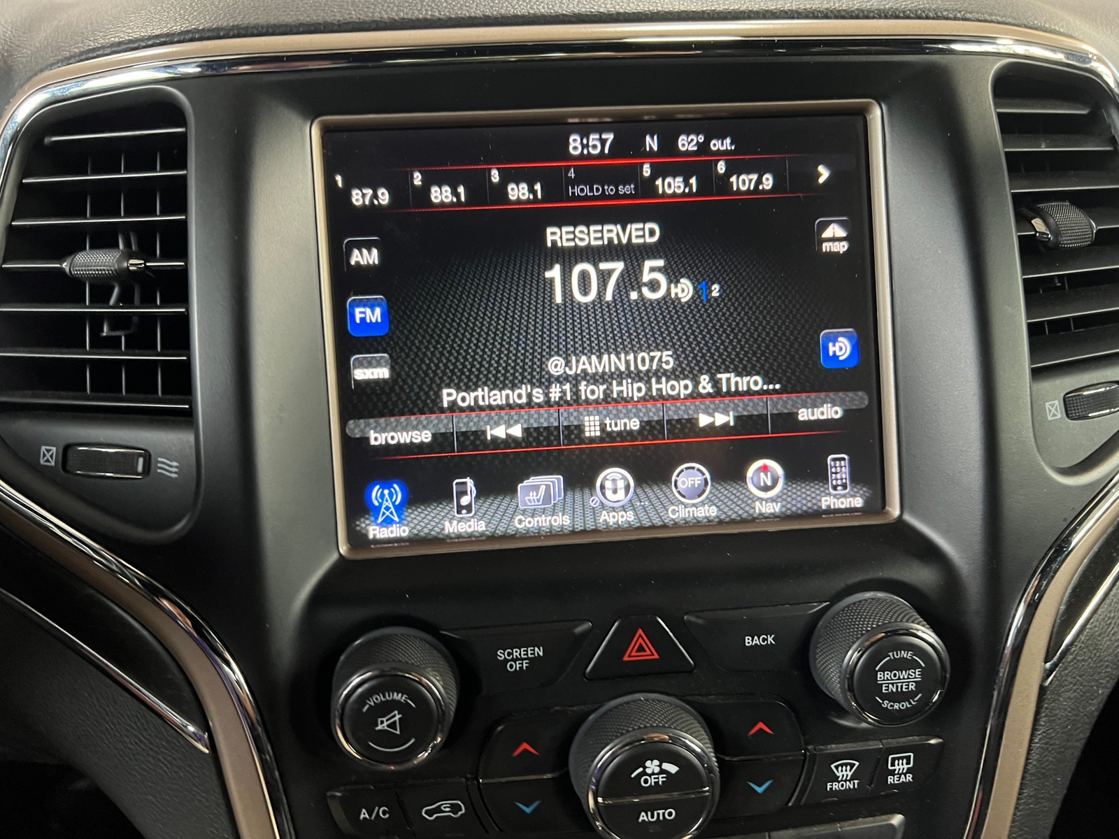 Thumbnail: 2017 Jeep Grand Cherokee - 3