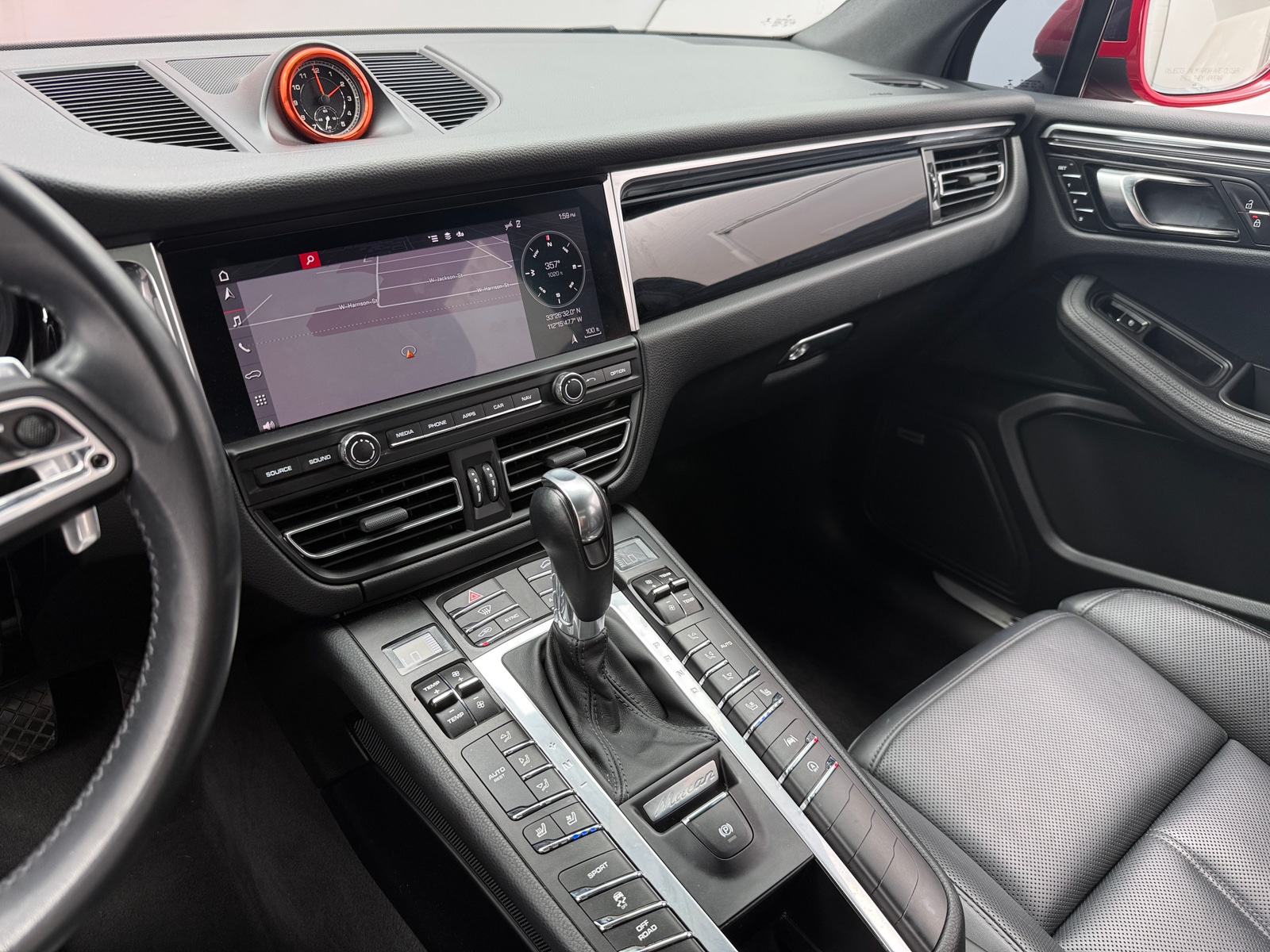 Thumbnail: 2021 Porsche Macan - 3