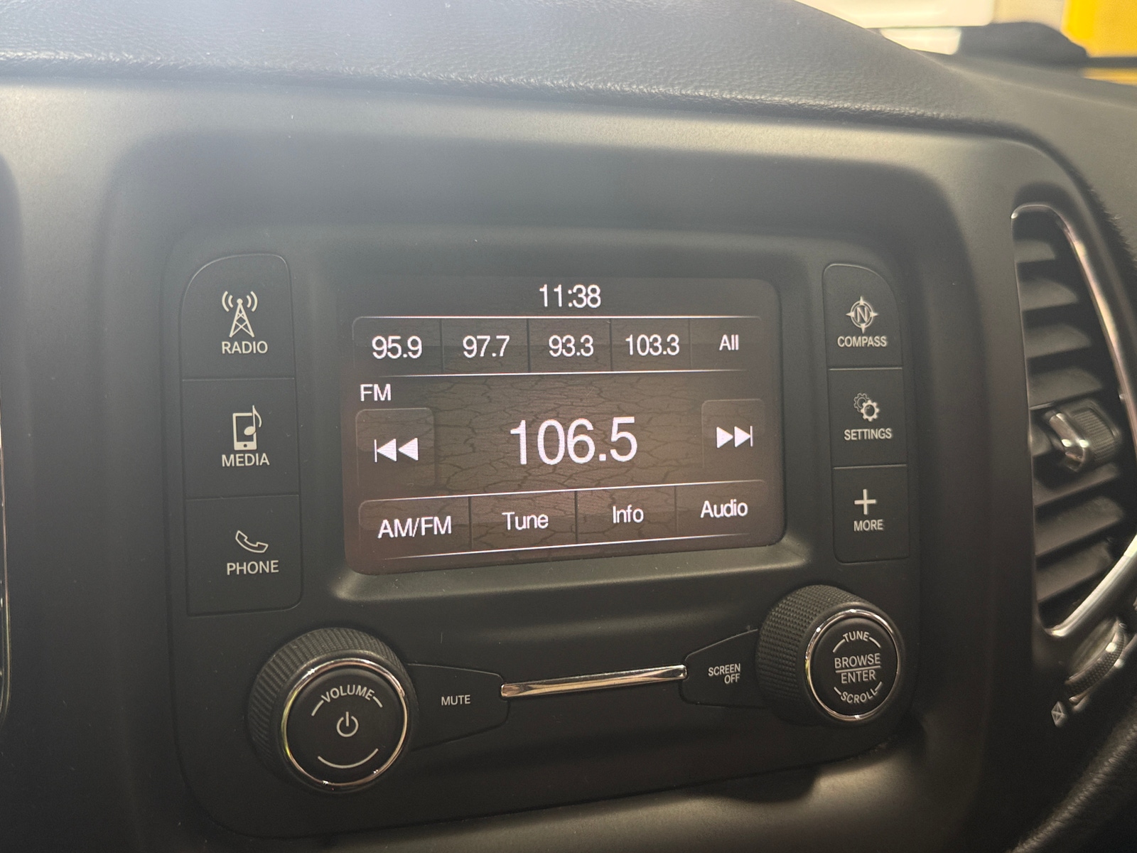Thumbnail: 2018 Jeep Compass - 4