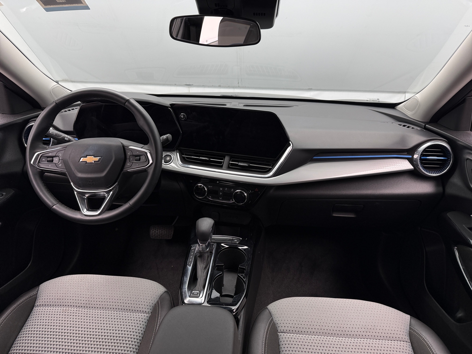 Thumbnail: 2025 Chevrolet Trax - 3