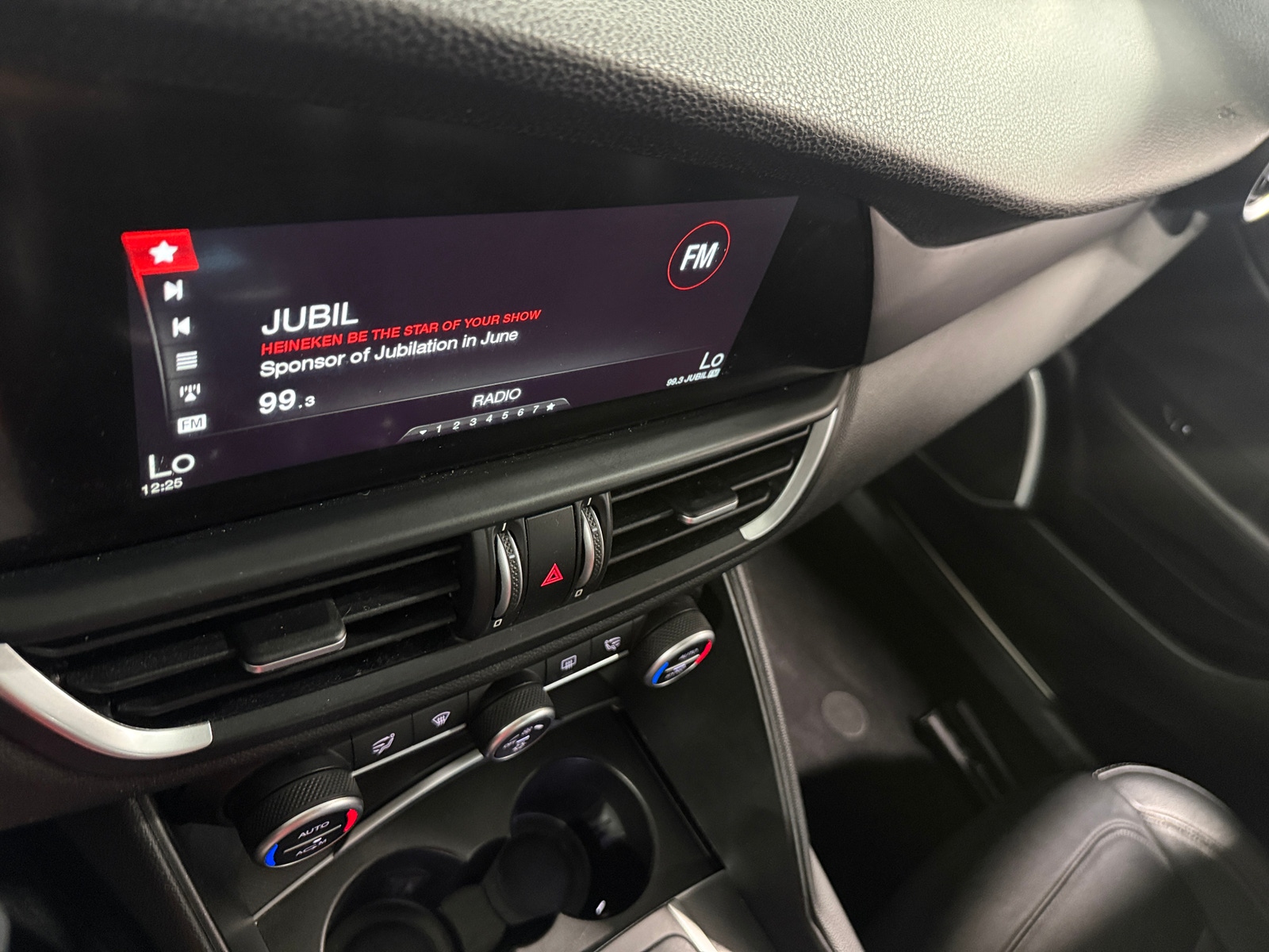 Thumbnail: 2017 Alfa Romeo Giulia - 3