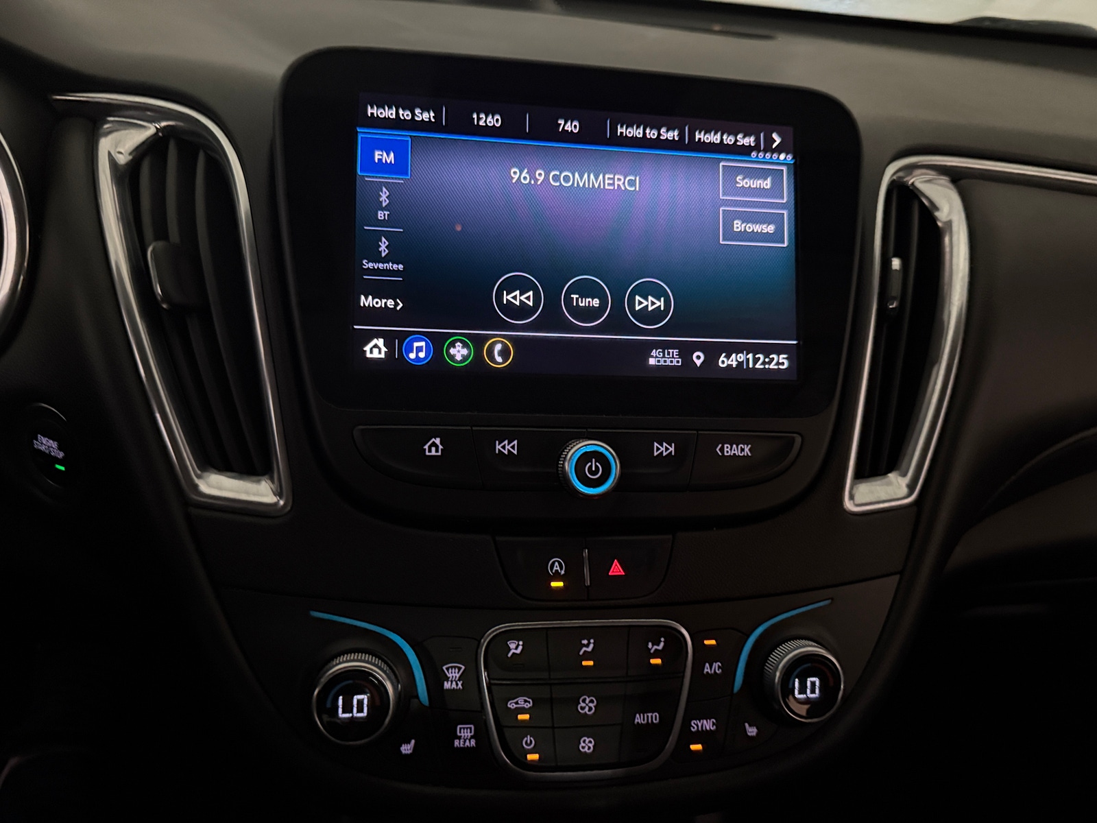 Thumbnail: 2020 Chevrolet Malibu - 4