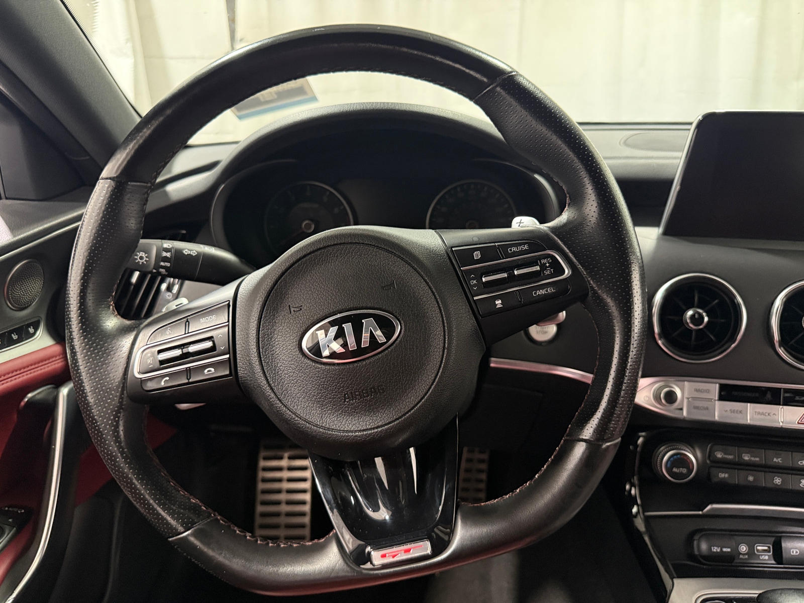 Thumbnail: 2018 Kia Stinger - 4