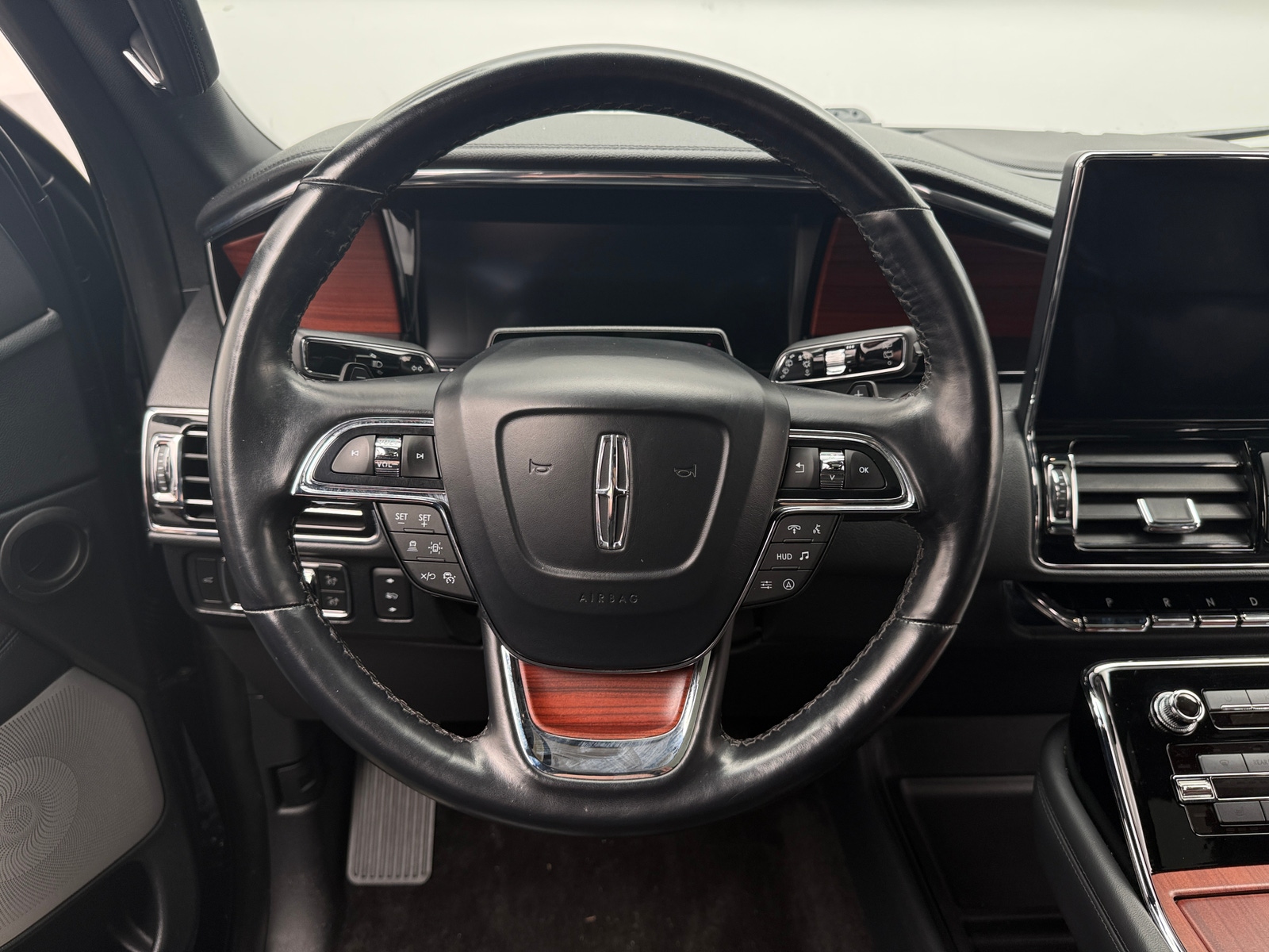 Thumbnail: 2022 Lincoln Navigator L - 4
