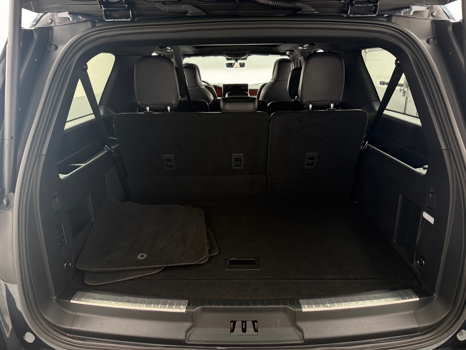 Thumbnail: 2022 Lincoln Navigator L - 6