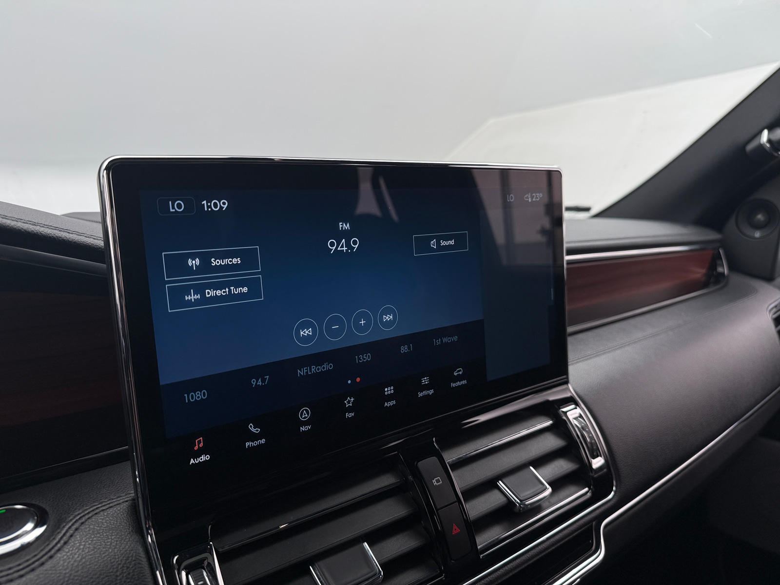 Thumbnail: 2022 Lincoln Navigator L - 3