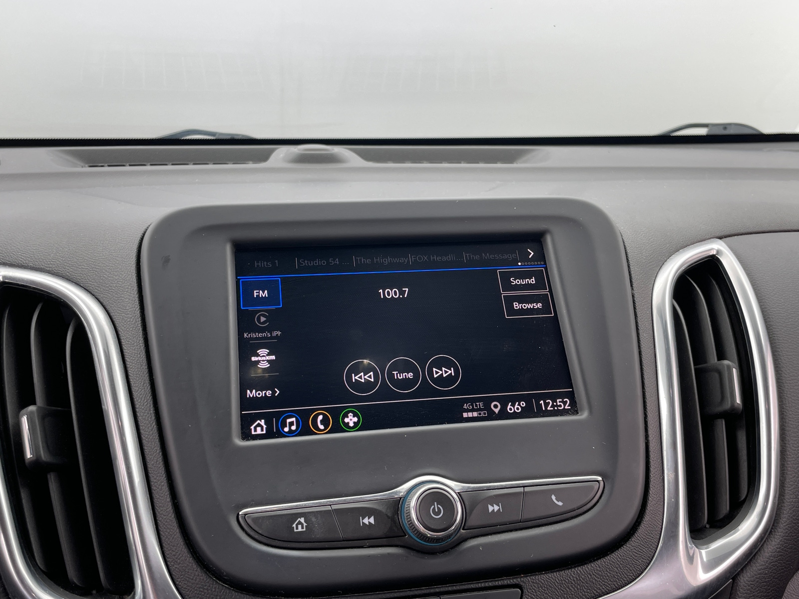 Thumbnail: 2022 Chevrolet Equinox - 4