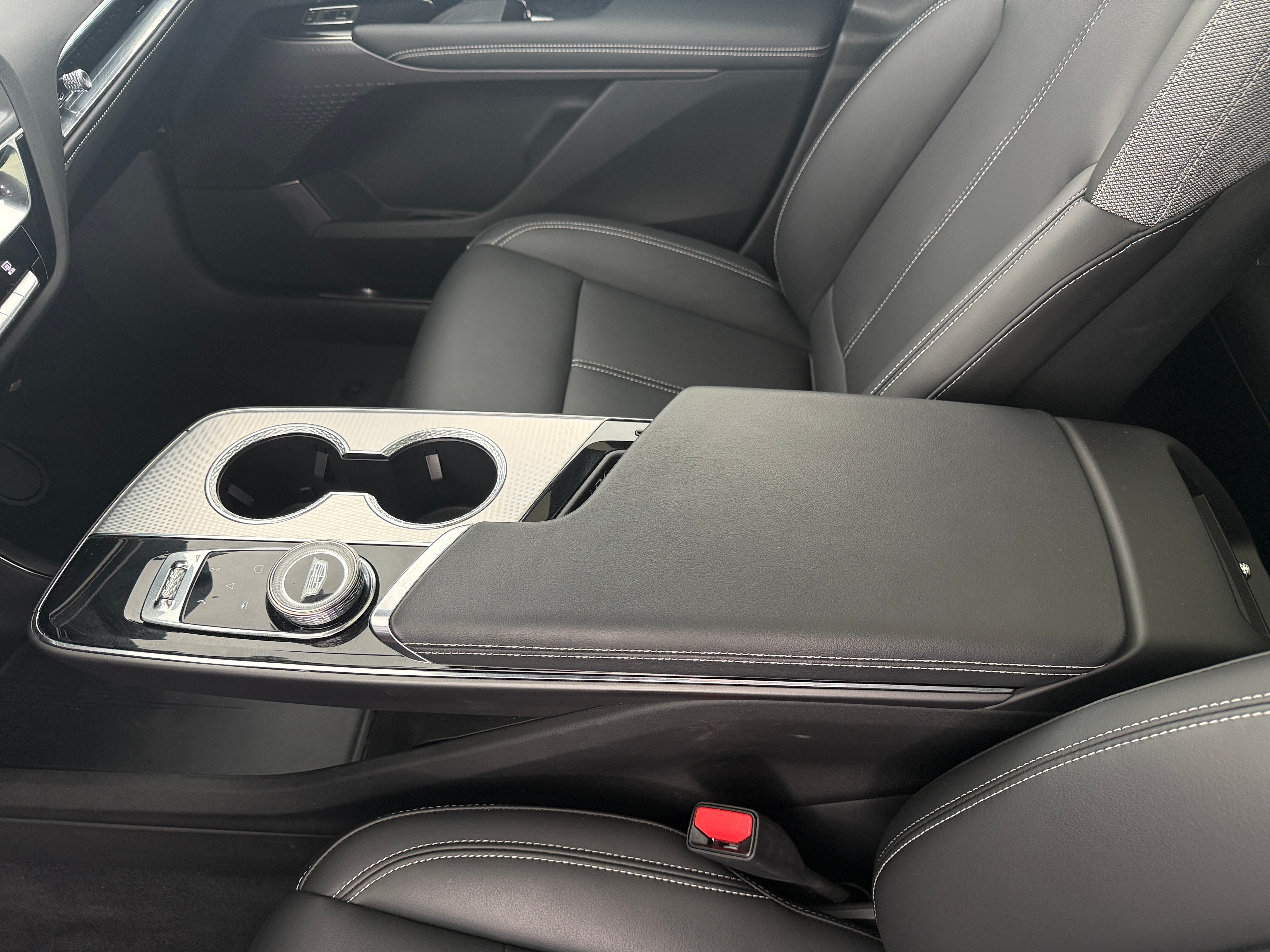 2024 Cadillac LYRIQ Tech - Photo 7