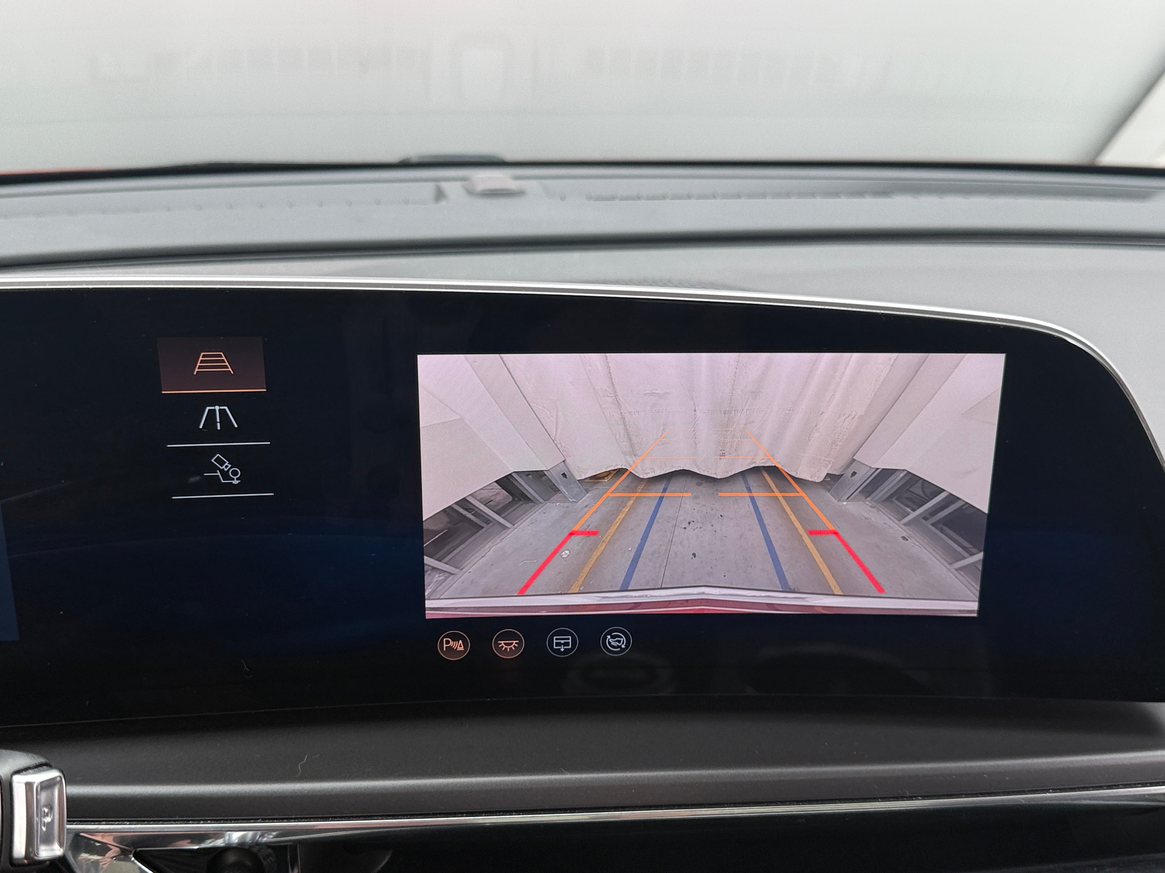 2024 Cadillac LYRIQ Tech - Photo 18