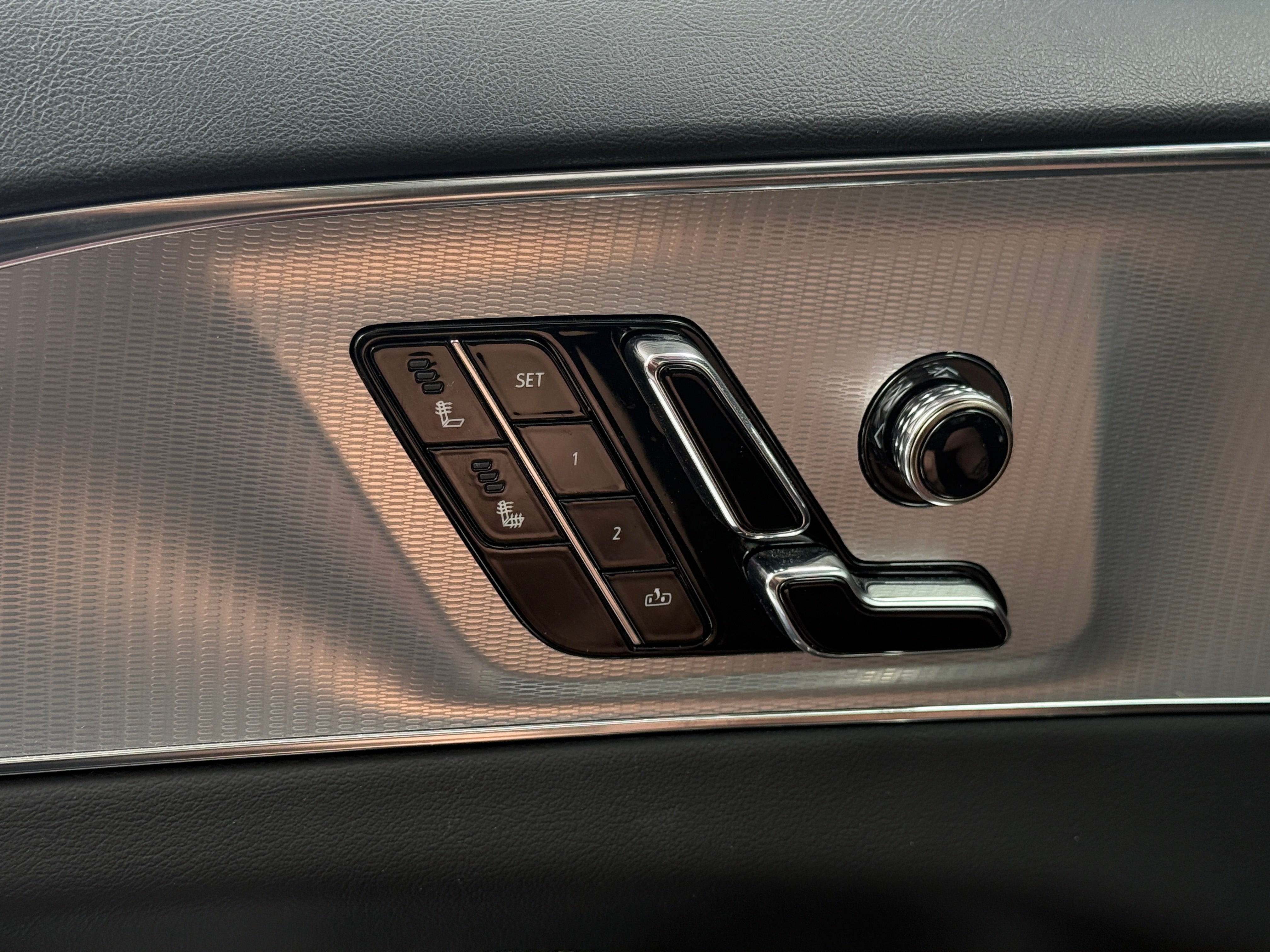 2024 Cadillac LYRIQ Tech - Photo 19