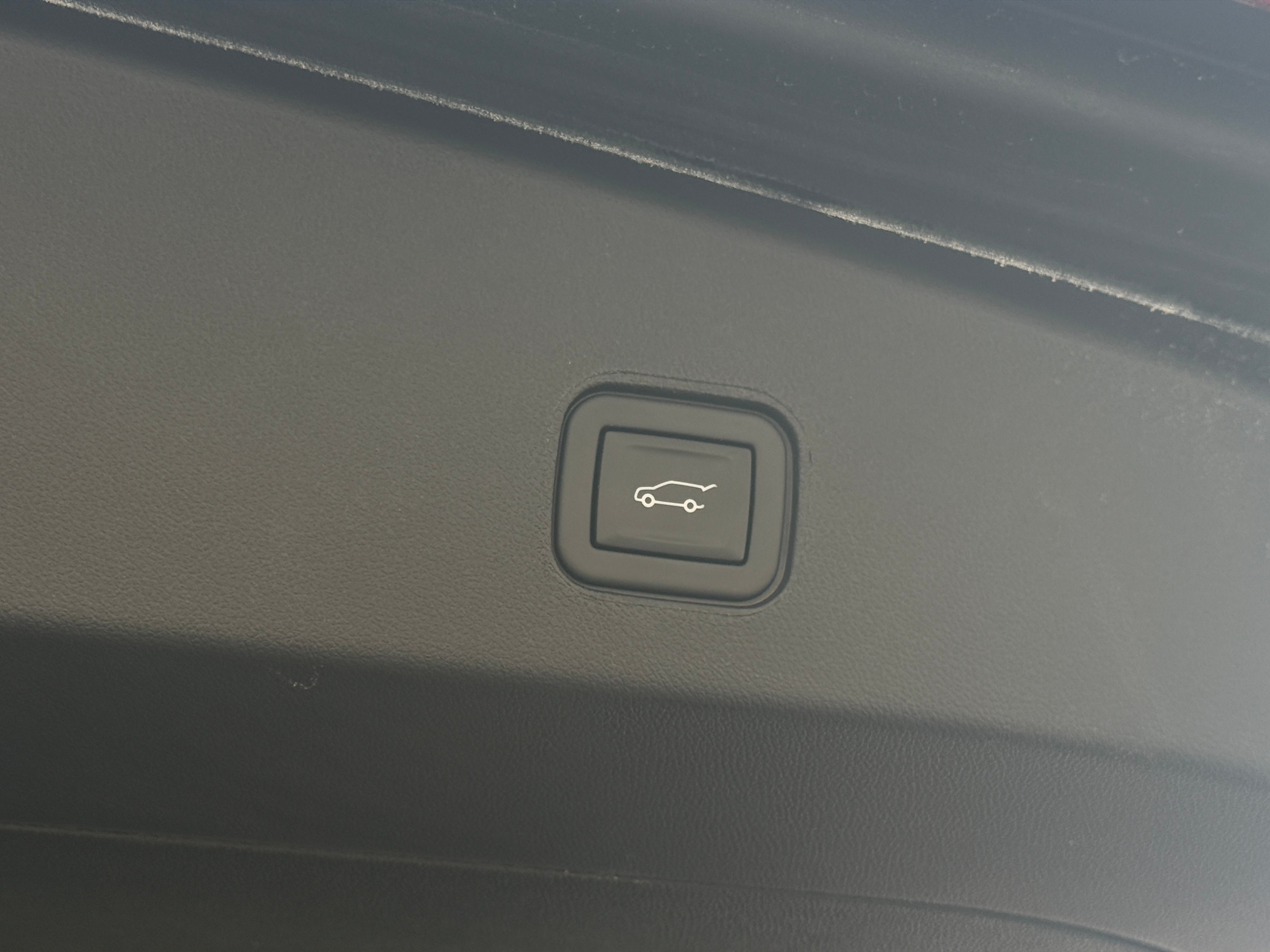 2024 Cadillac LYRIQ Tech - Photo 22