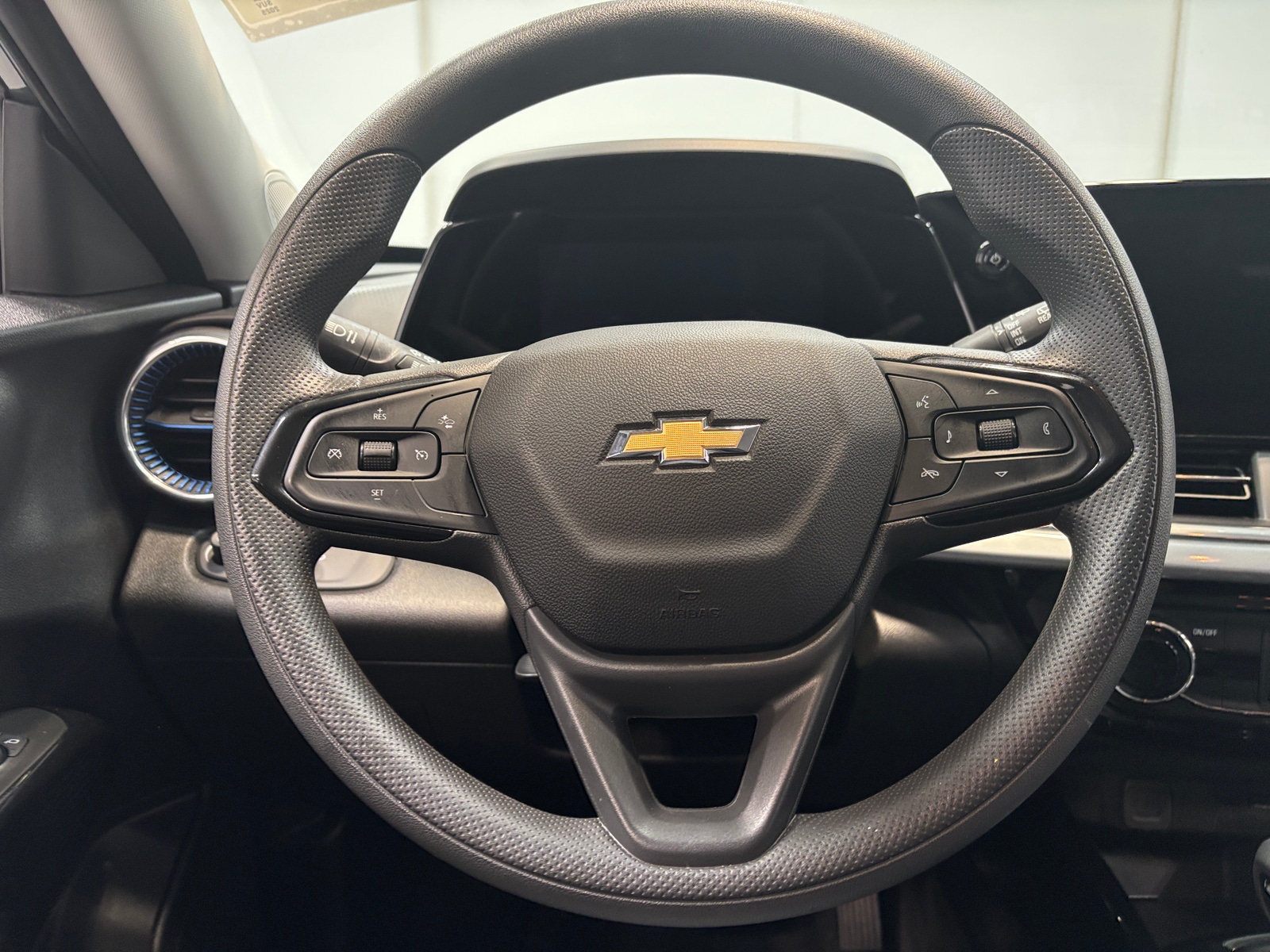 Thumbnail: 2025 Chevrolet Trax - 5