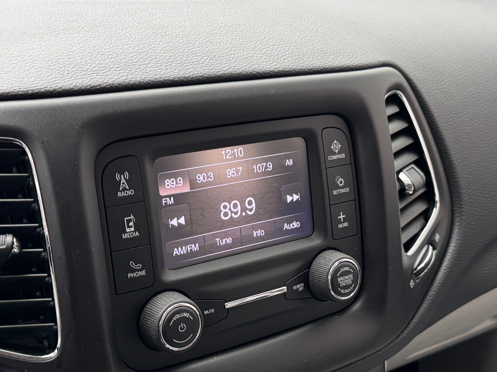 Thumbnail: 2018 Jeep Compass - 4