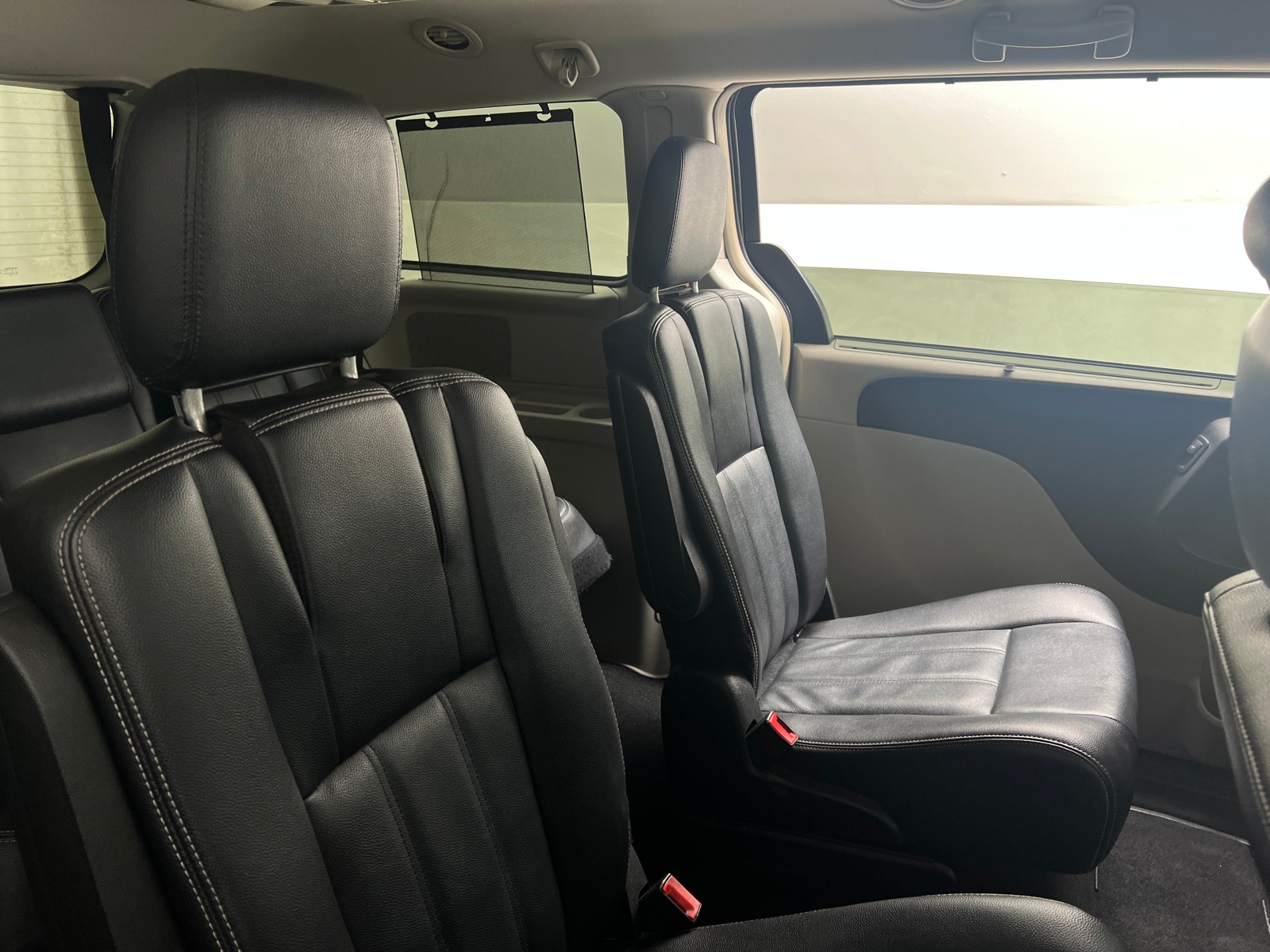 Thumbnail: 2015 Chrysler Town & Country - 5
