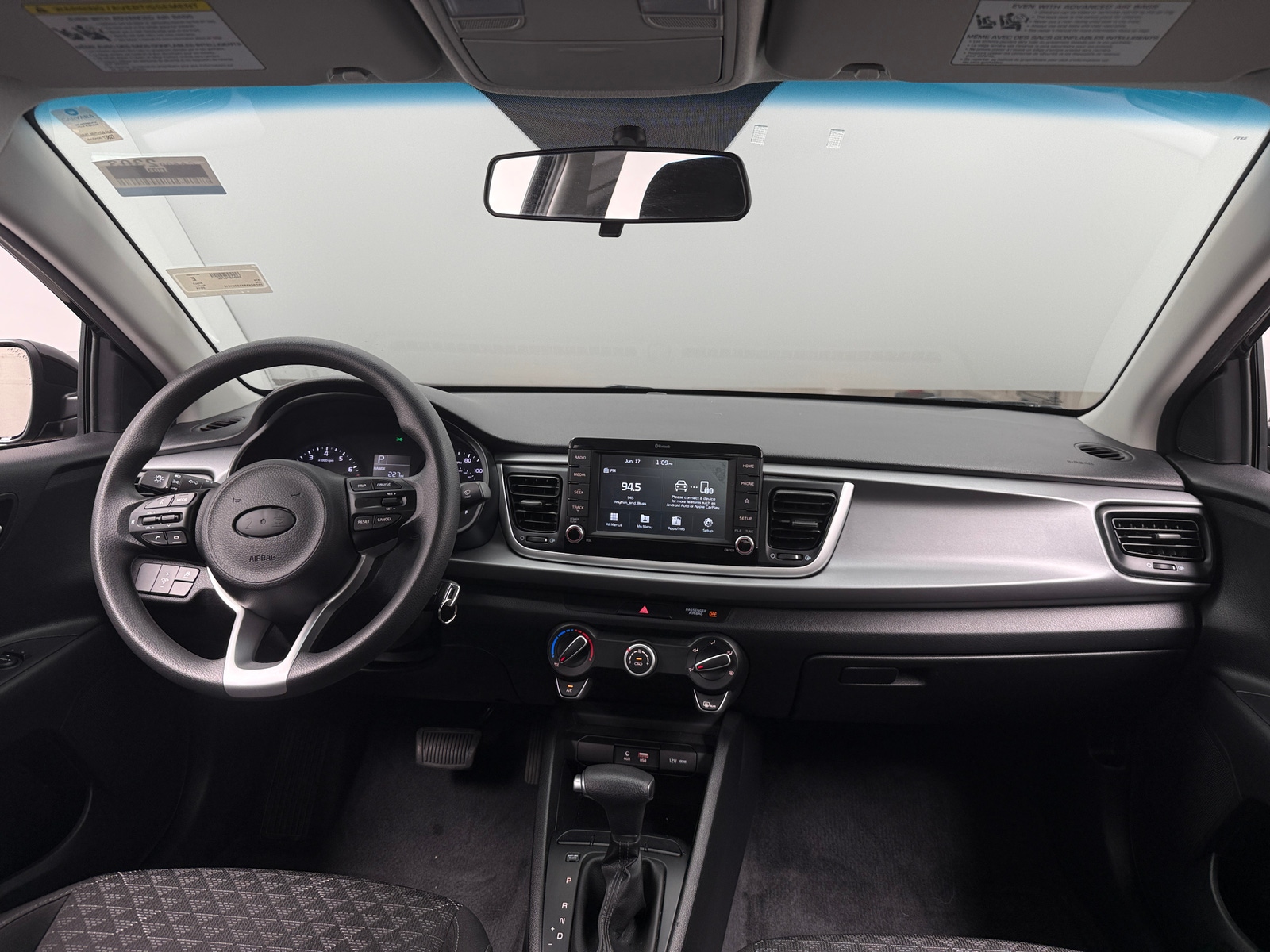 Thumbnail: 2019 Kia Rio - 3