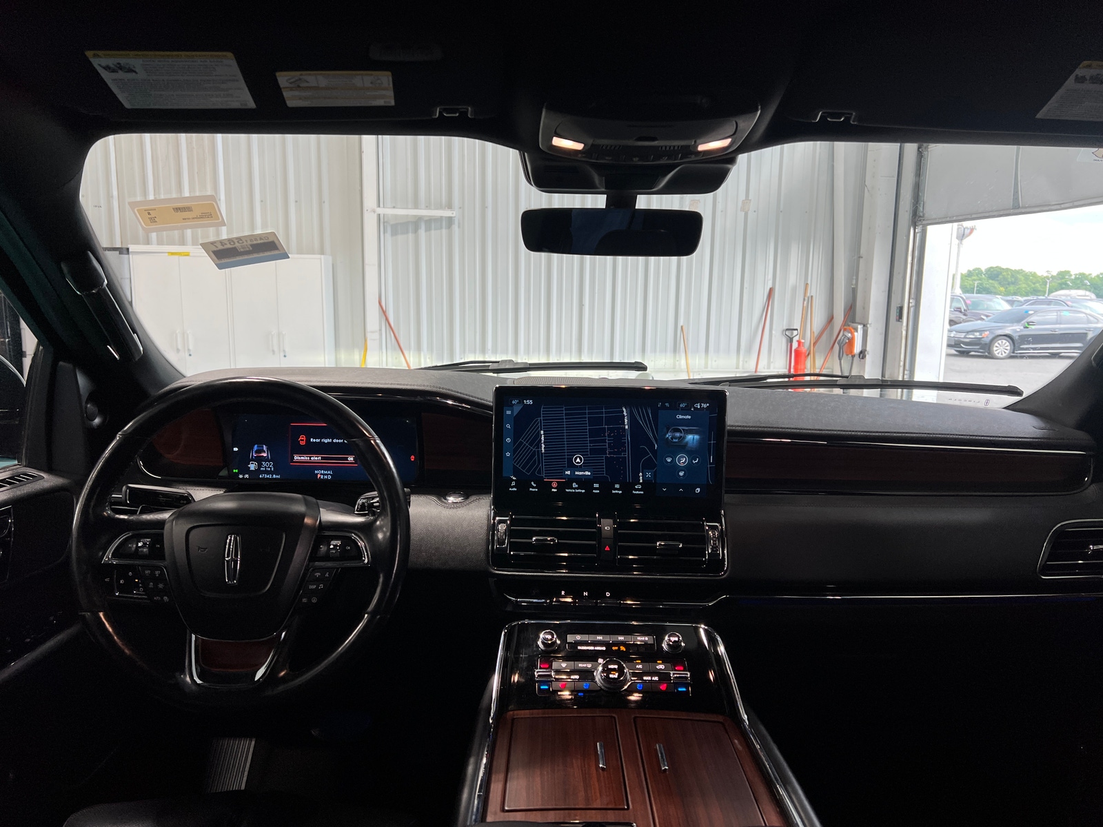 Thumbnail: 2023 Lincoln Navigator L - 2