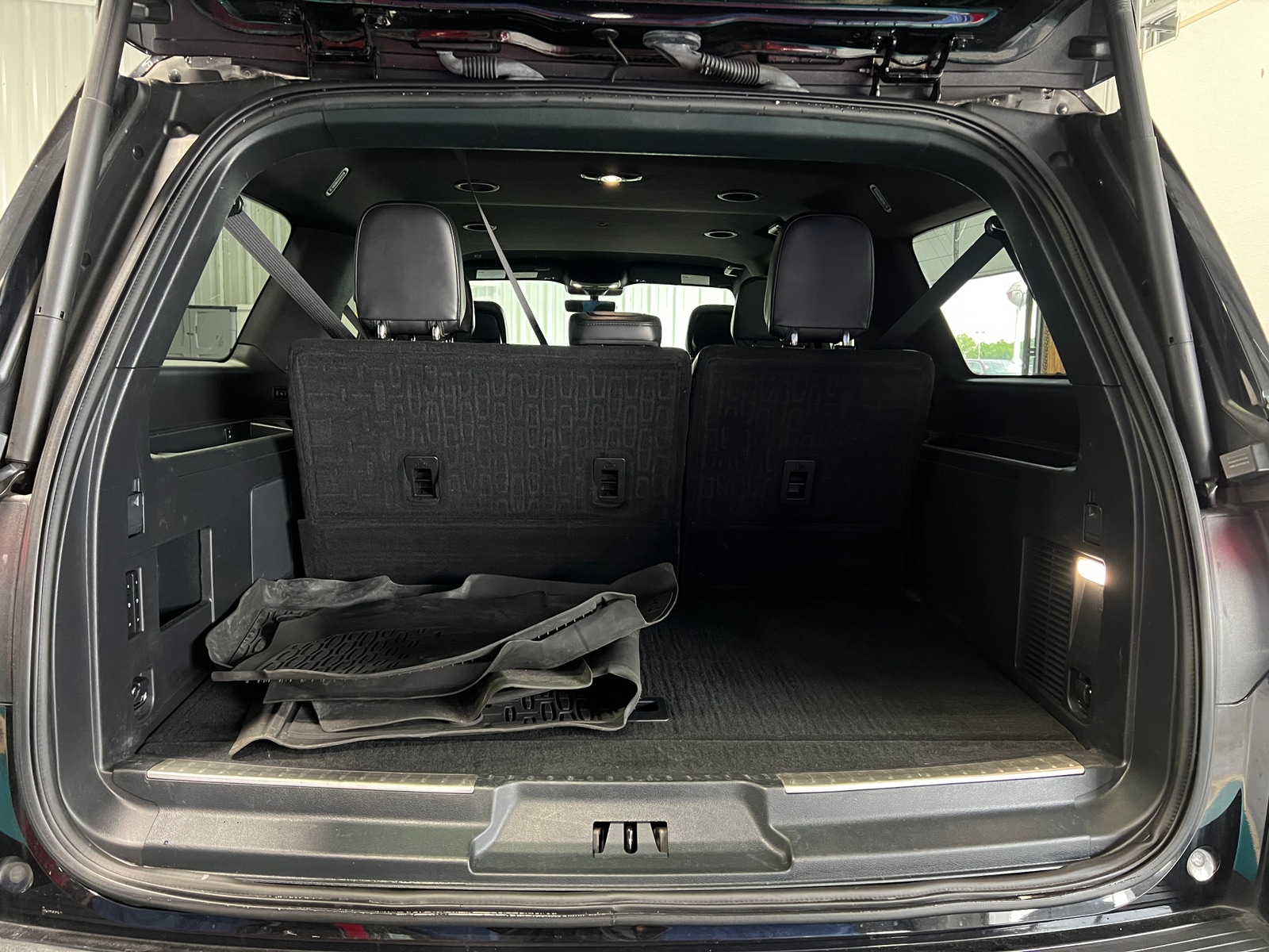 Thumbnail: 2023 Lincoln Navigator L - 6